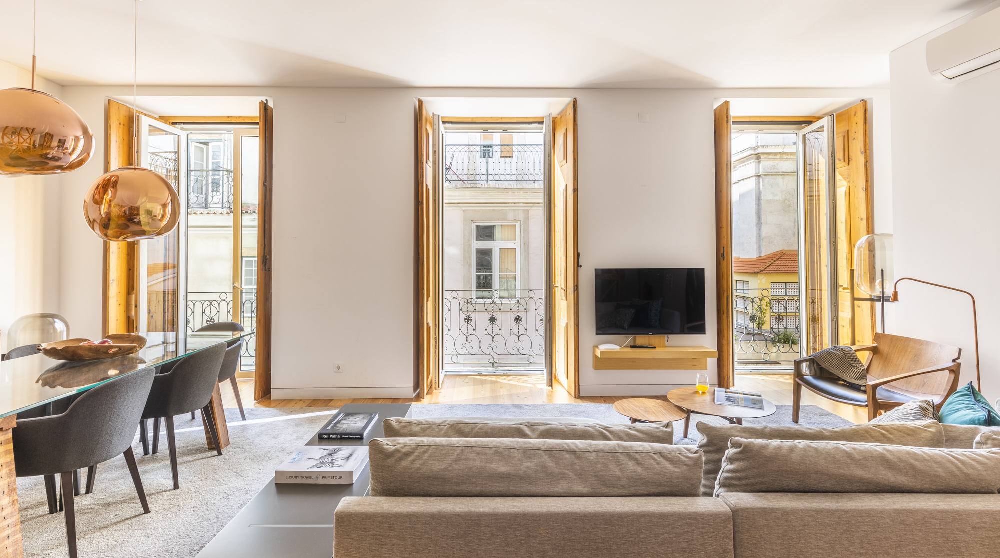Casa Bairro Chiado: 2-Bedroom Apartment Rental with Sea Views and Air Conditioning, Chiado Lisbon