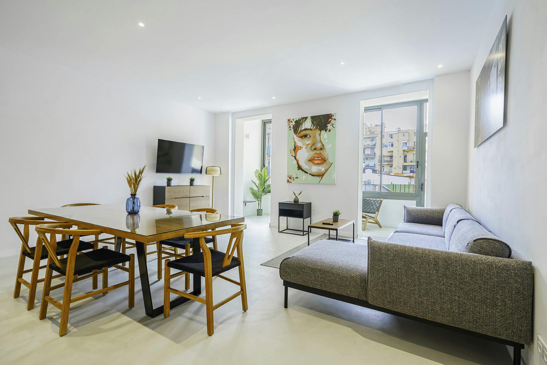 Villa Espalda Montjuïc El Raval: Charming 3-Bedroom Townhouse Rental with Air-Con in El Raval, Barcelona