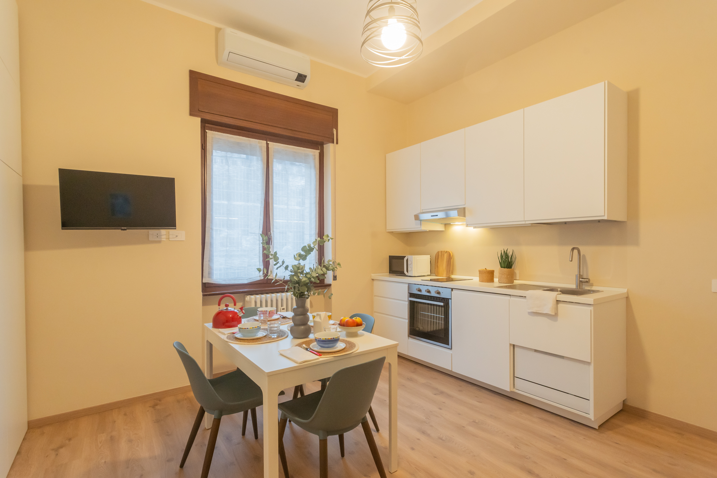 Villa Smeraldo Tavernola Como: Charming 2-Bedroom Townhouse Rental with Lake Views, Como Italy