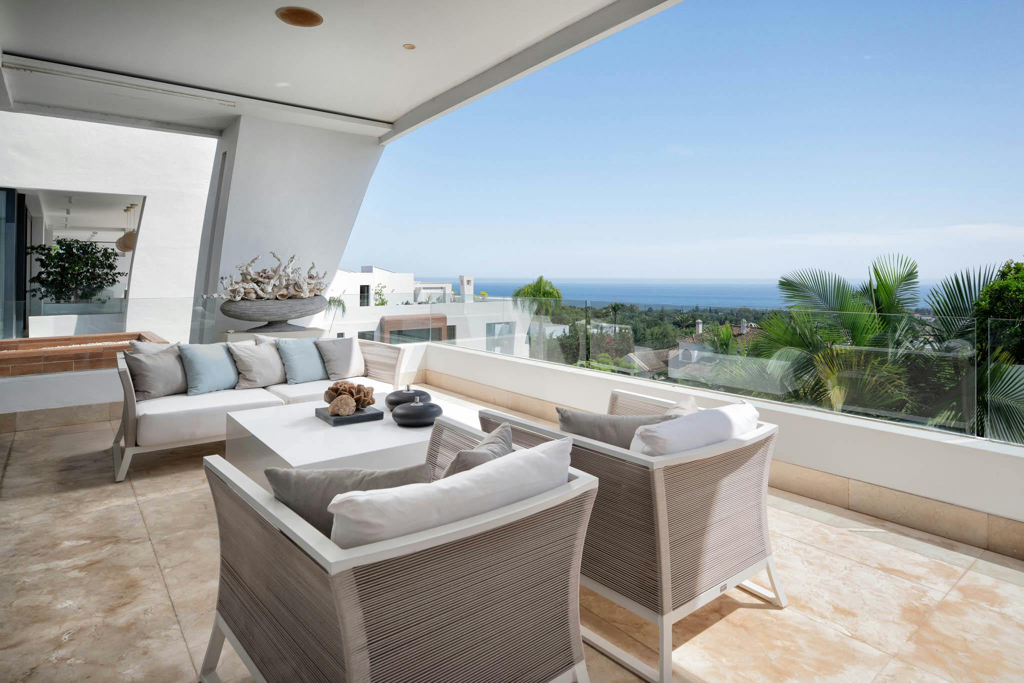 Villa Garbí Río Verde Marbella: Luxury 3-Bedroom Townhouse with Sea Views and Pool, Marbella