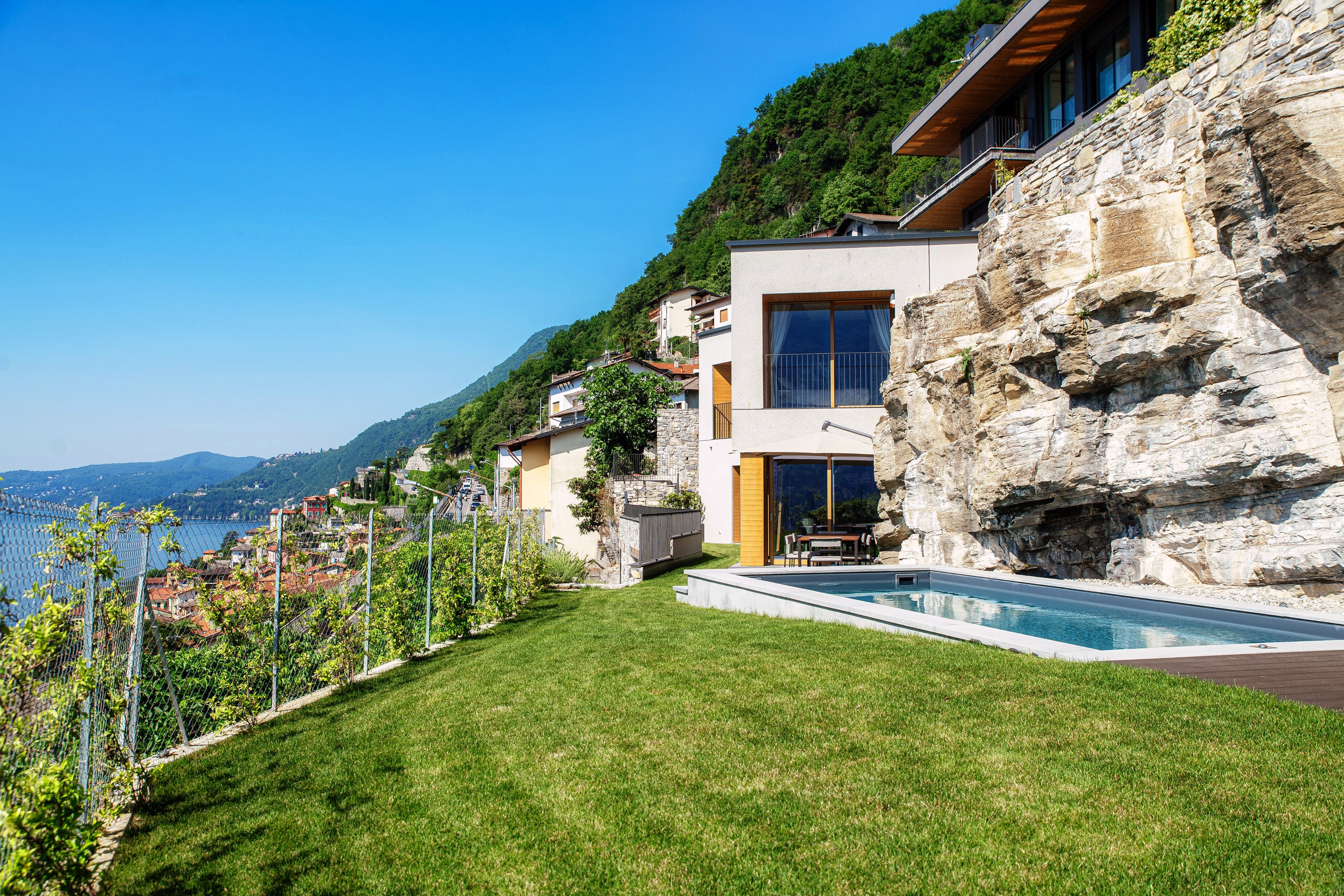 Villa Levante Boschi Carate: Spacious 3-Bedroom Apartment with Stunning Lake Views, Como