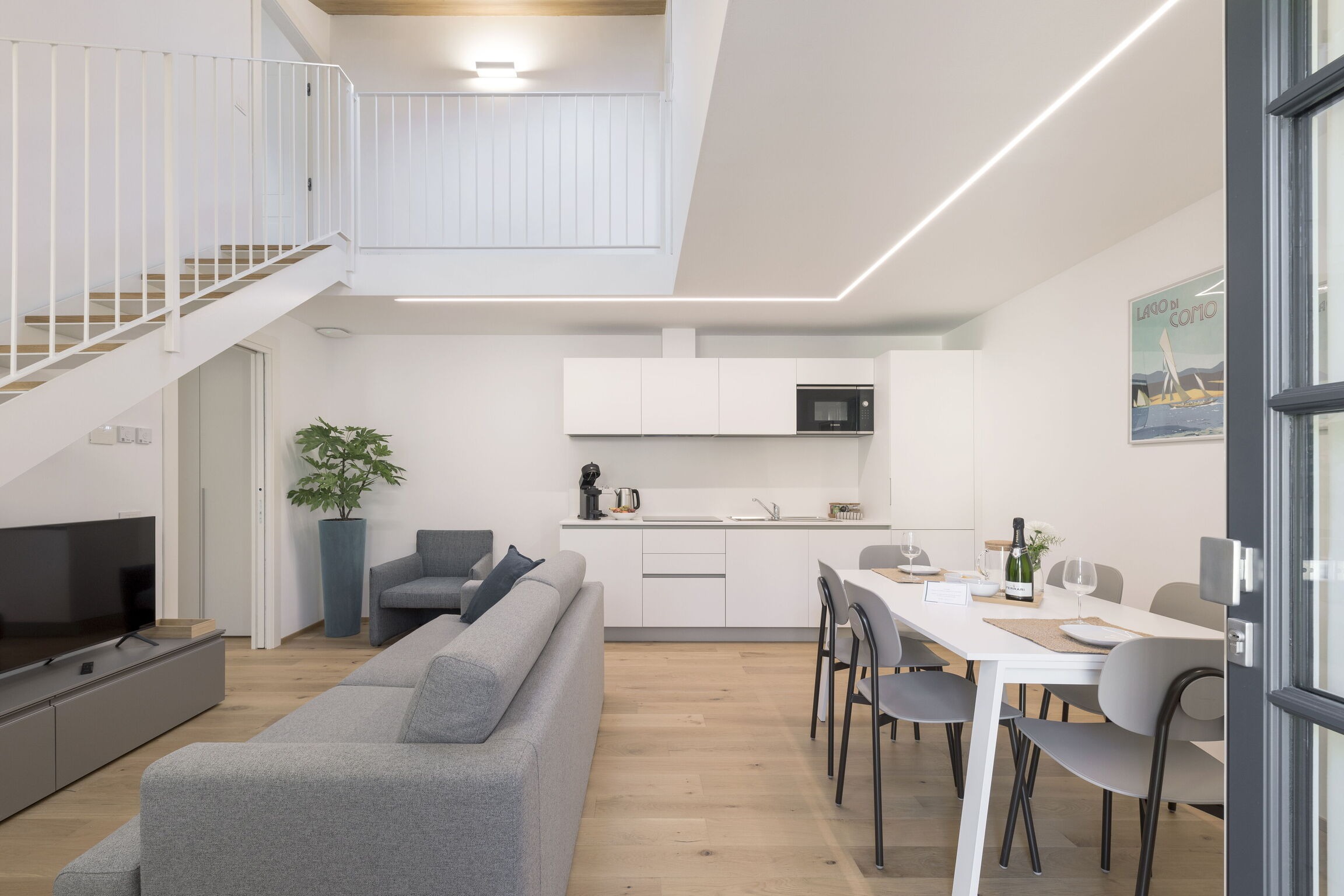 Villa Ceruleo Brunate Como: Elegant 2-Bedroom Apartment with Lake Views, Como
