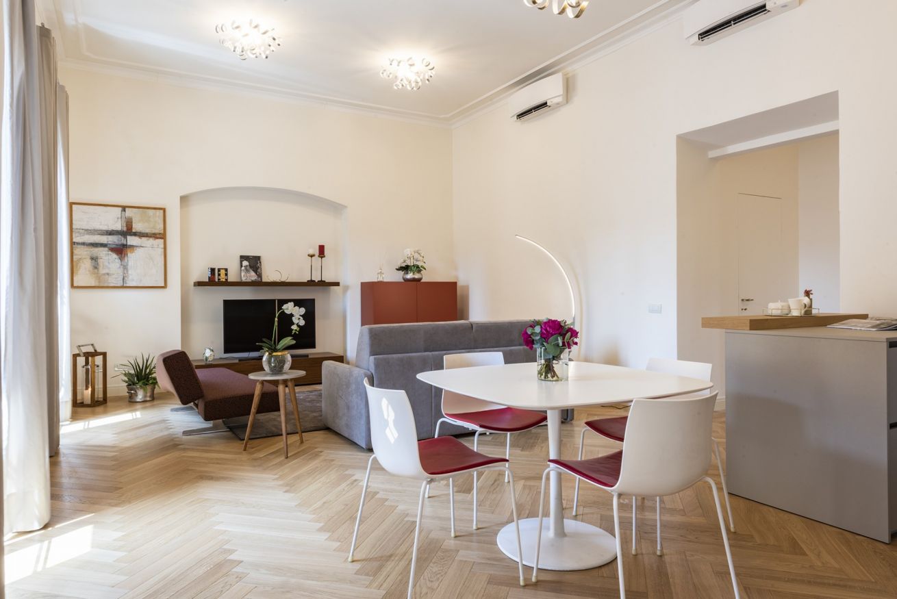Casa Brunelleschi Firenze: Stylish 2-Bedroom Apartment with Air-Con in Florence Duomo