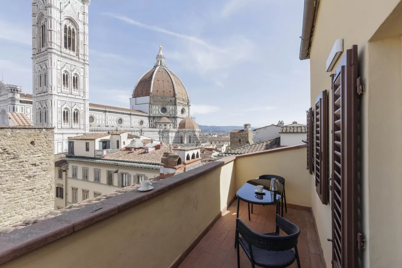 Casa Buontalenti Firenze: Stylish 1-Bedroom Apartment Rental with Rooftop Balcony, Duomo Florence