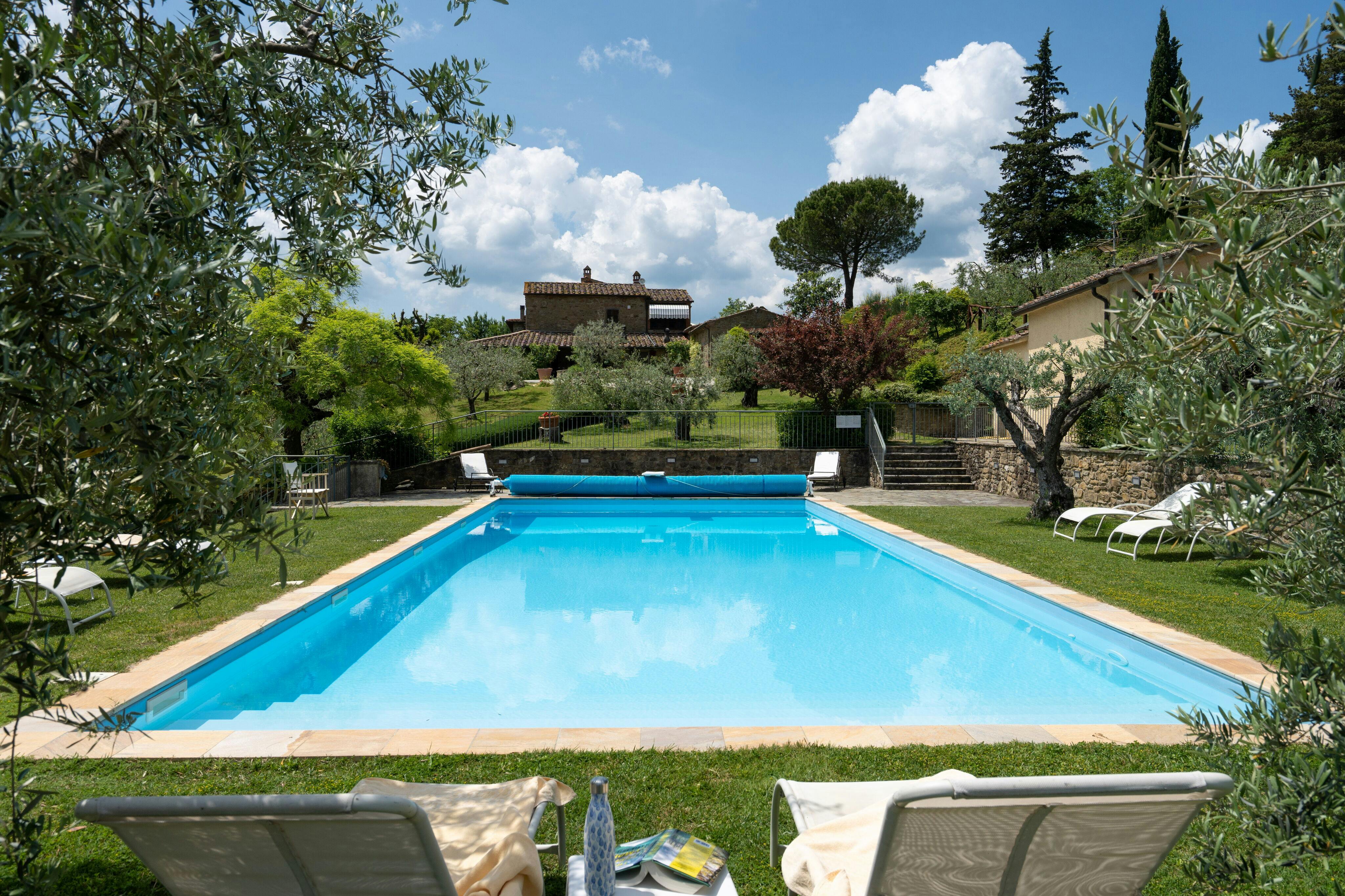 Casa Calvana Arezzo: Luxury 4-Bedroom Apartment with Private Pool and Hot Tub, Arezzo