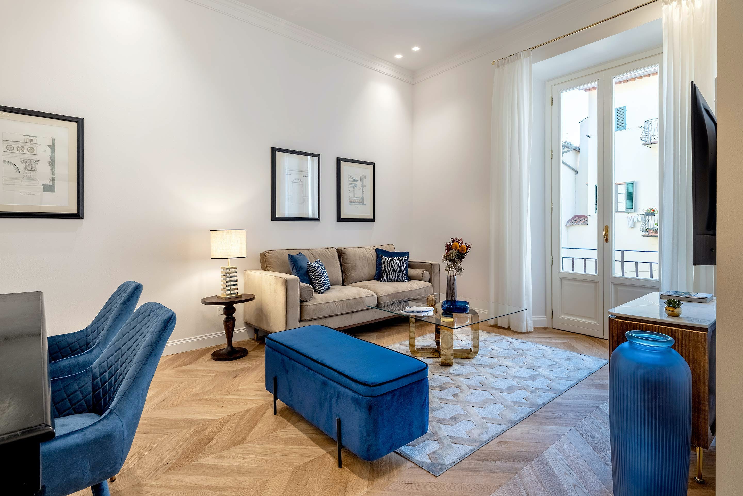 Villa Ceruleo Borgognissanti Duomo: Elegant 3-Bedroom Apartment Rental with Air-Con in Duomo, Florence
