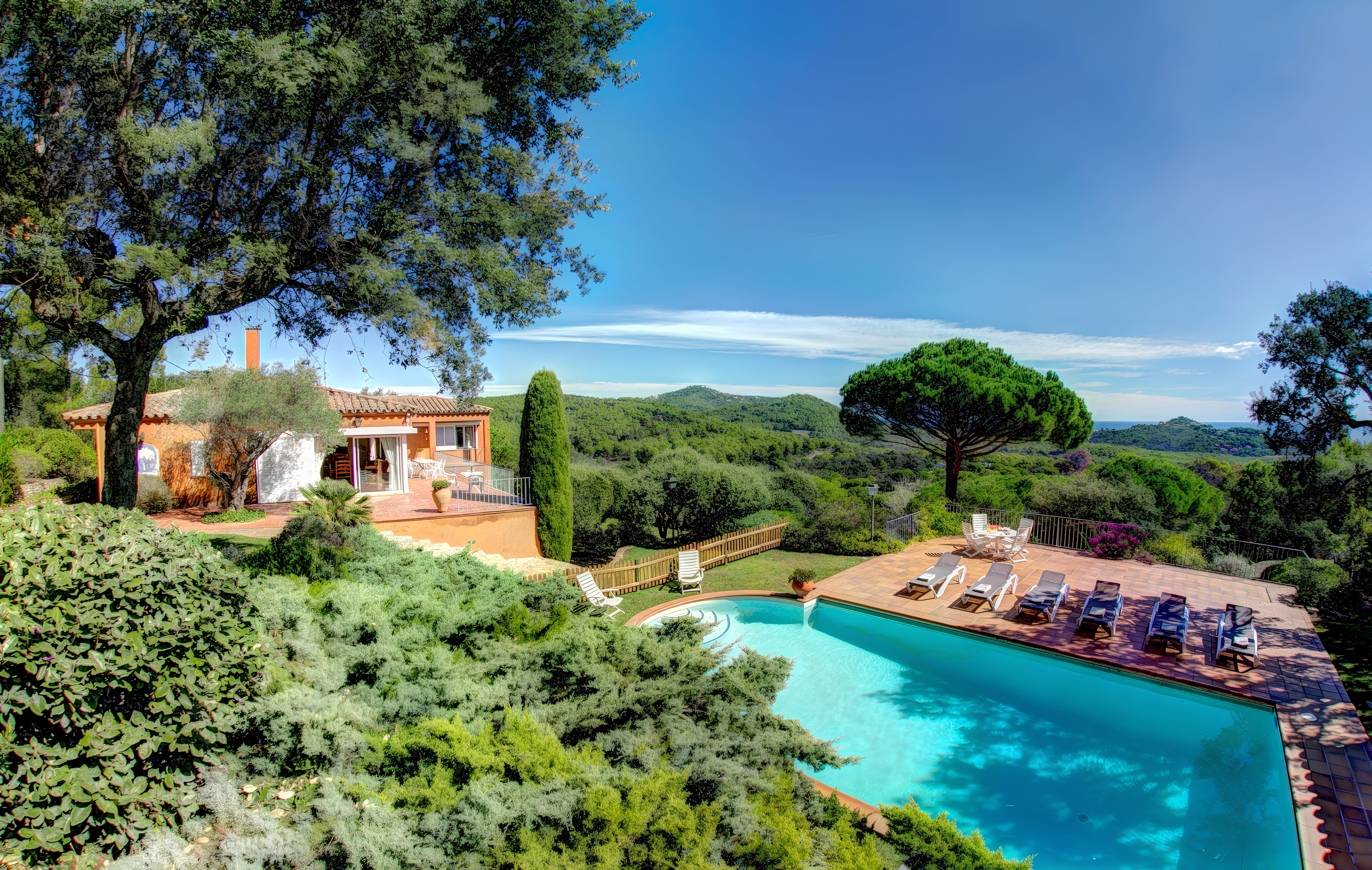 Casa Cap de Mort Llafranc: Spacious 6-Bedroom Apartment with Sea Views and Family-Friendly Amenities, Llafranc