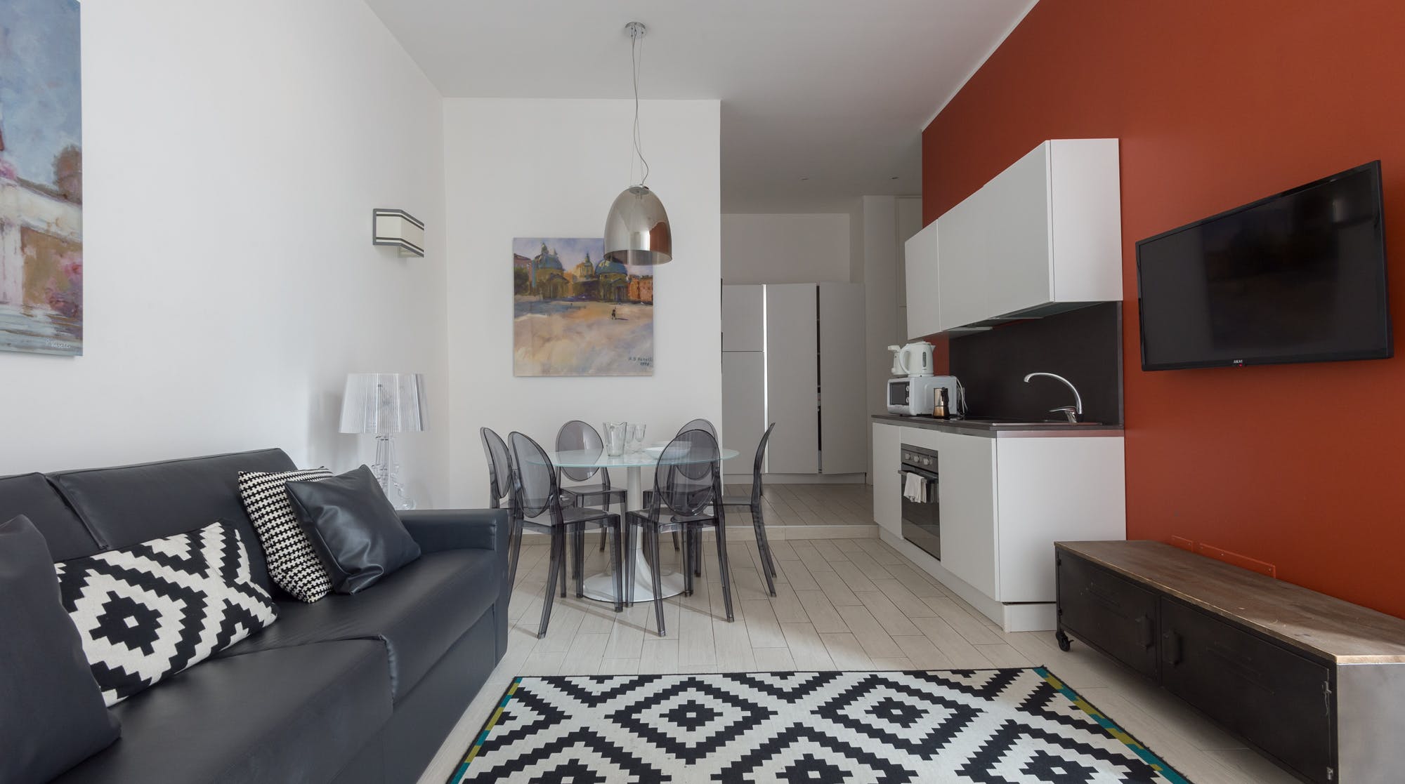 Casa Caractere Monti: Chic 2-Bedroom Apartment Rental with Air-Con in Monti Rome