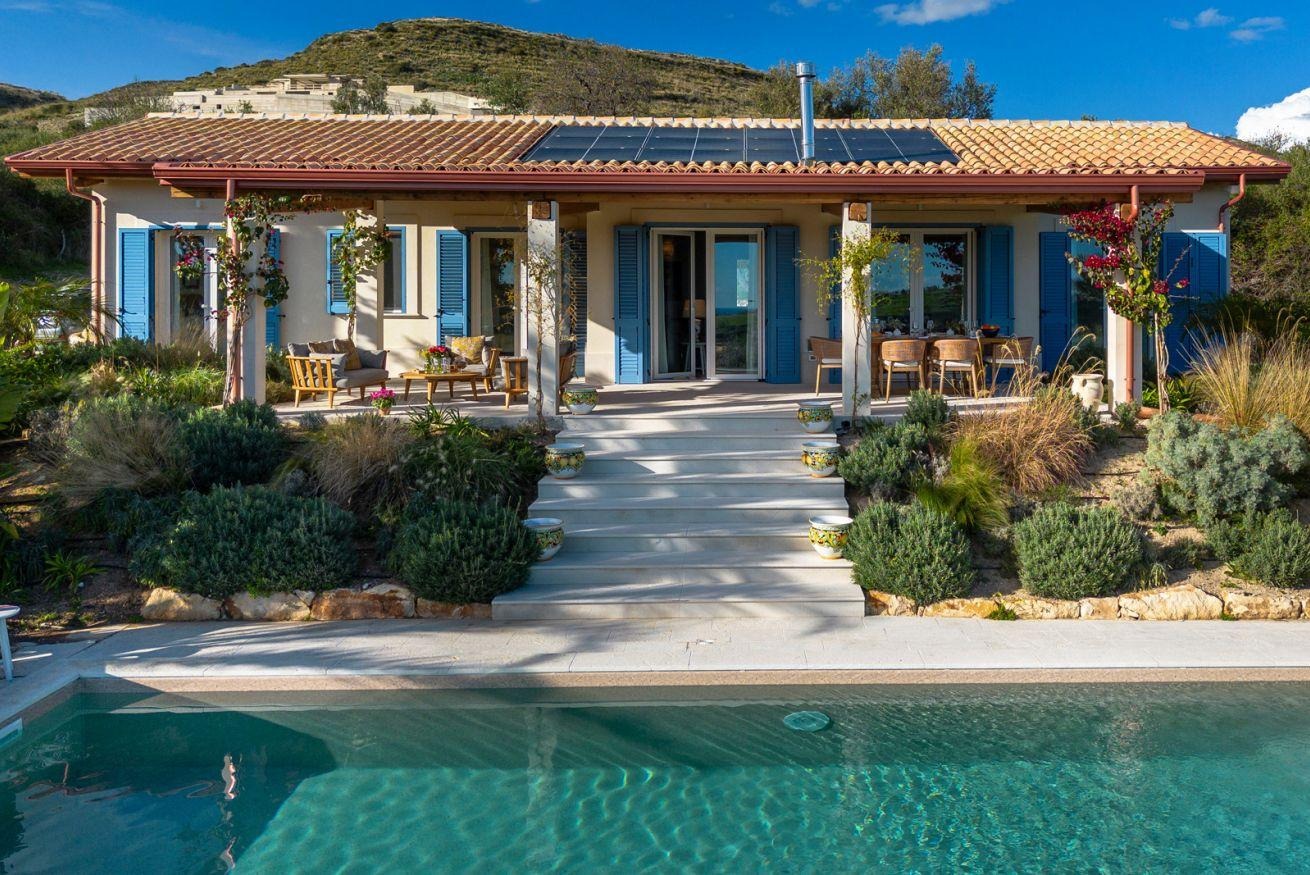 Villa Levante Buccheri Val di Noto: Luxury 3-Bedroom Apartment with Pool Near Beaches, Sicily