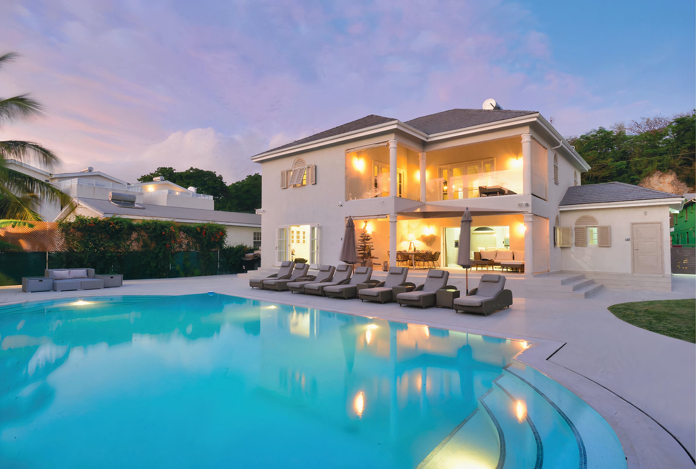 Villa Safira Carenage Speightstown: Elegant 4-Bedroom Apartment with Infinity Pool, Speightstown, Barbados