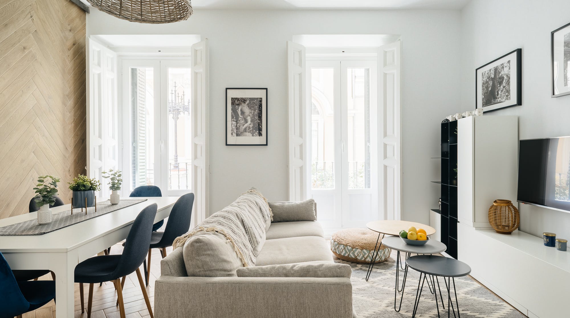 Villa Mestral Conde Duque Malasaña: Luxury 3-Bedroom Apartment with Air-Con, Malasaña, Madrid