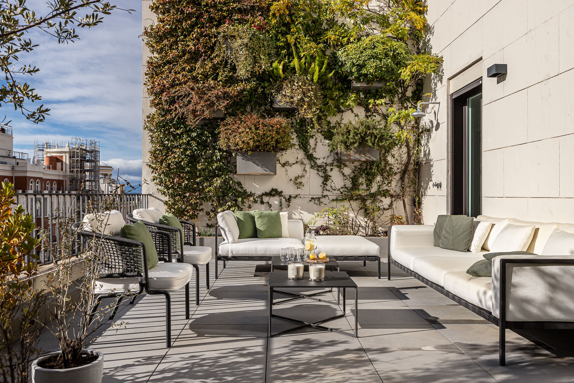 Casa Cibeles Madrid: Luxurious 4-Bedroom Penthouse with Panoramic Views, Madrid Centro
