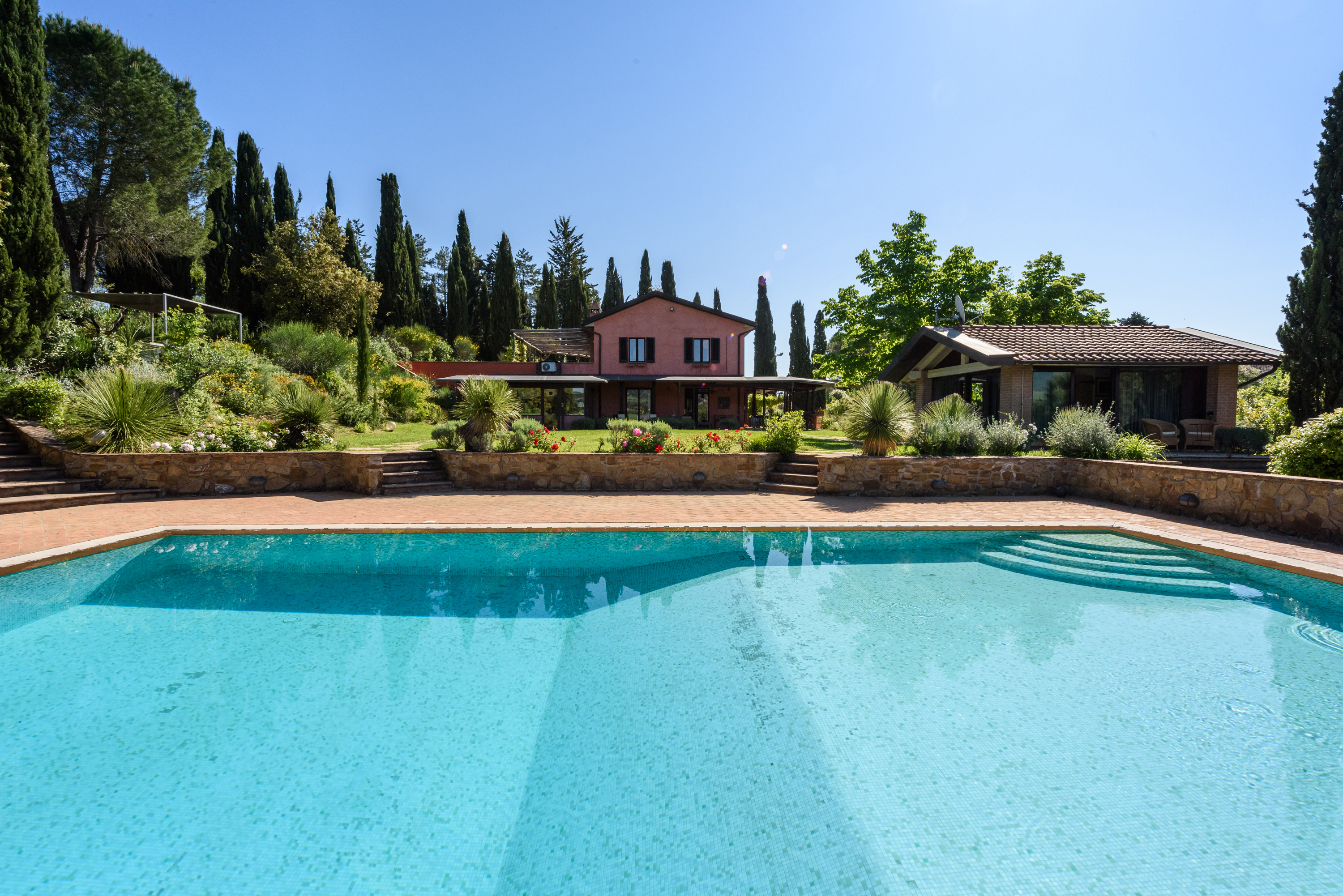 Villa Amaranto Montefioralle Chianti: Luxury 5-Bedroom Apartment with Pool and Tennis Court, Chianti