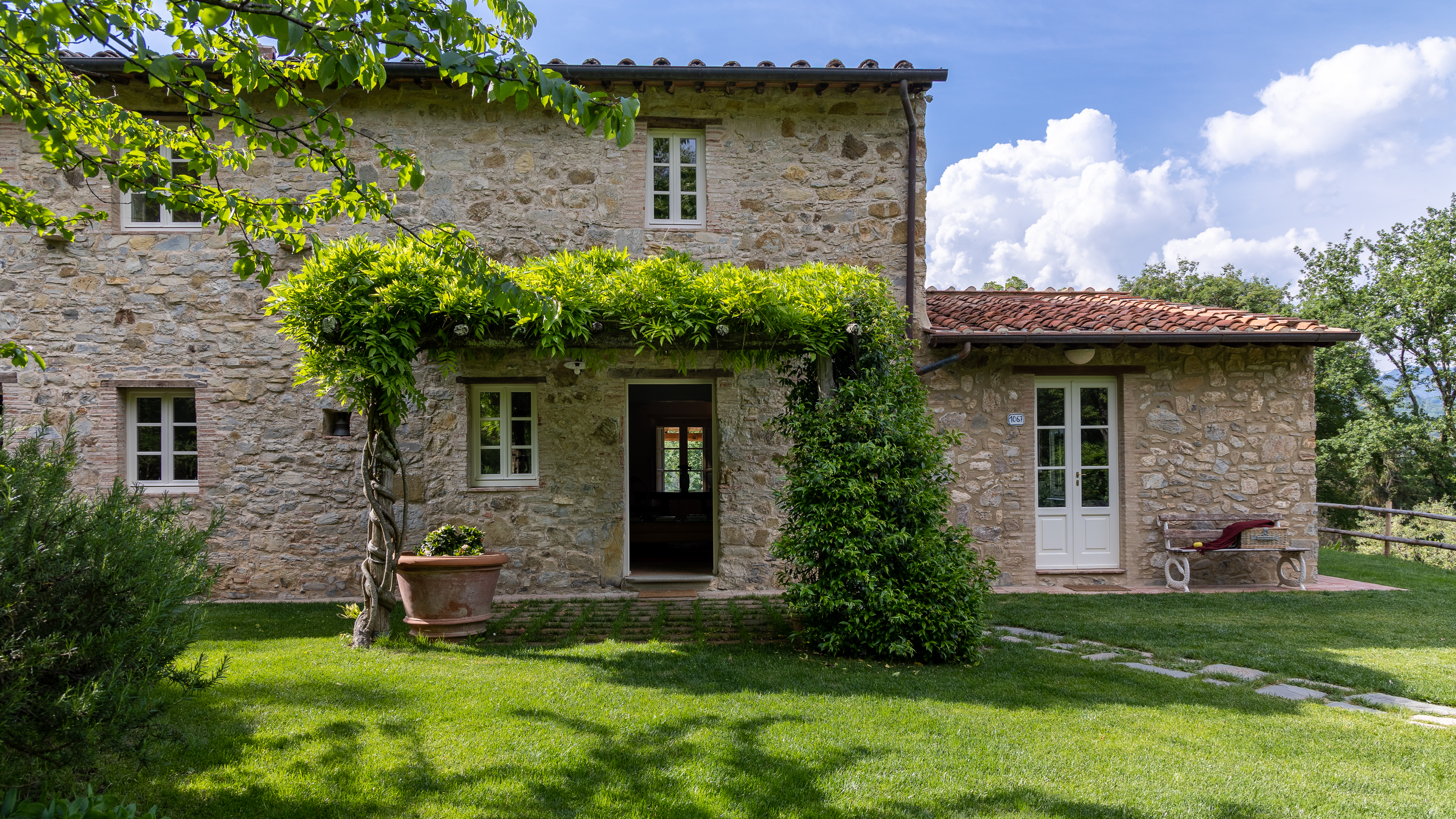 Casa Cipresso Lucca: 4-Bedroom Apartment with Pool and Family-Friendly Features, Lucca