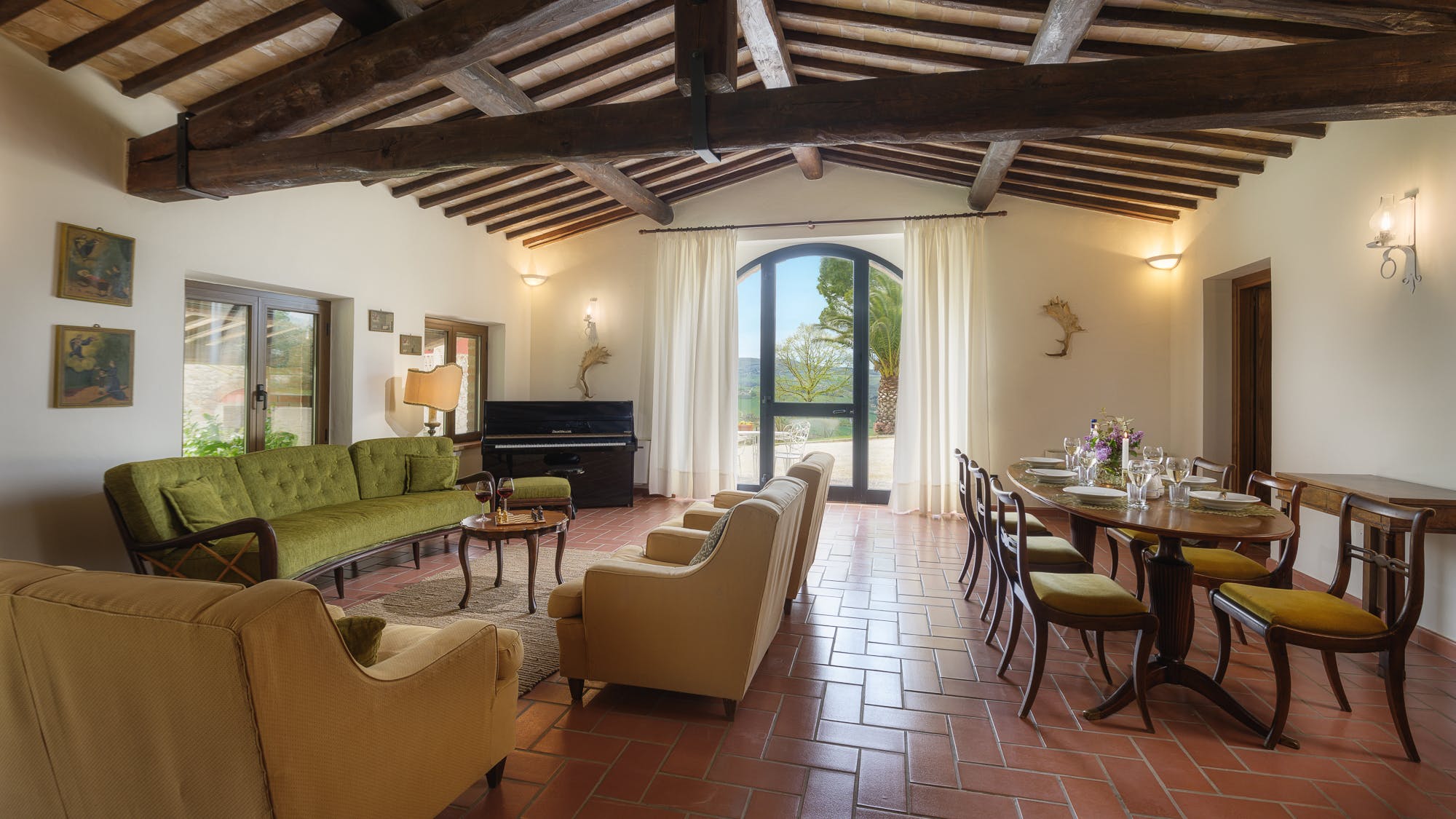 Villa Dorato Colle Todi: Spacious 7-Bedroom Apartment with Pool and Countryside Views, Todi