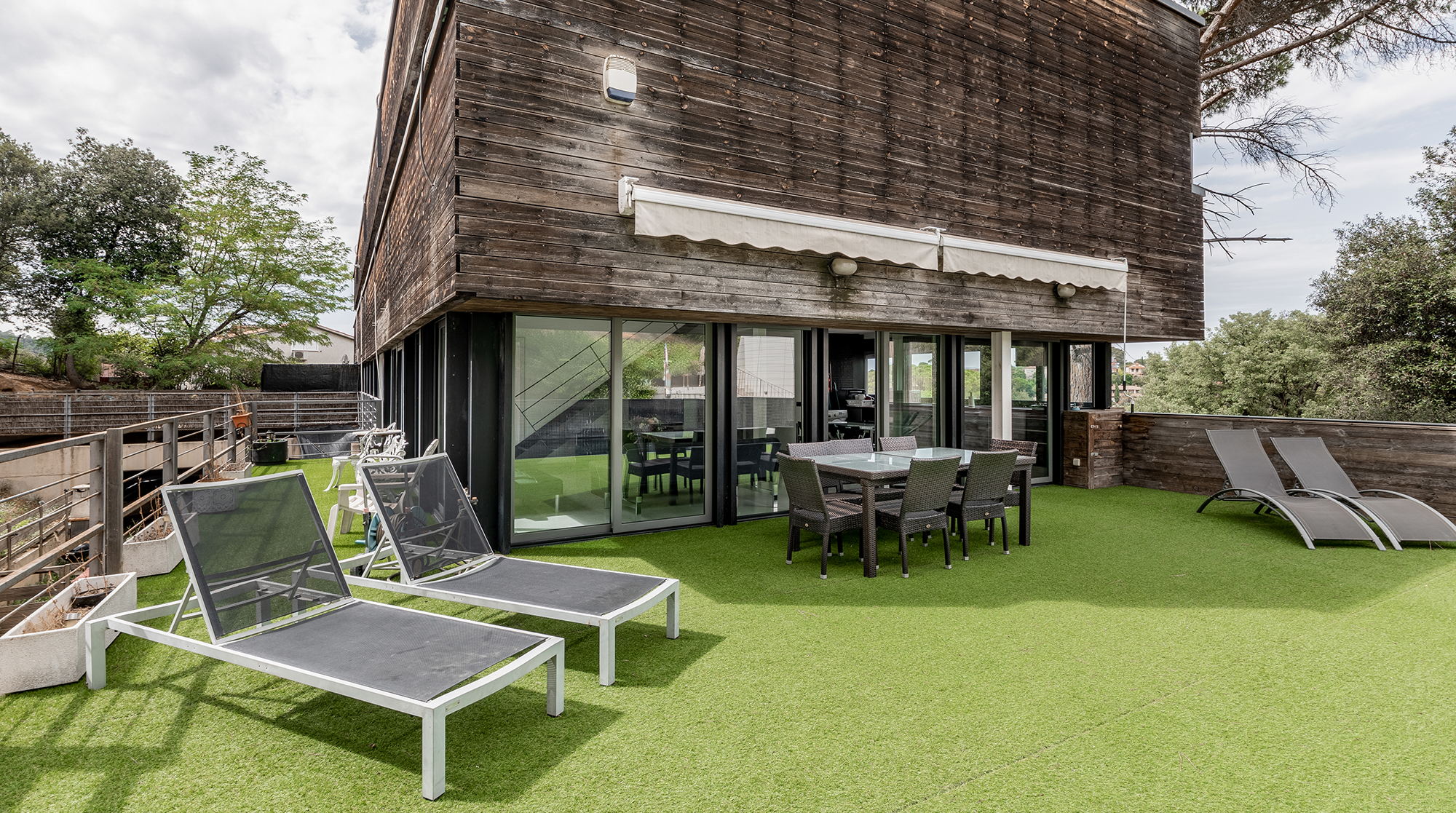 Villa Llevant Vallvidrera Barcelona: Luxury 4-Bedroom Apartment with Pool and Hot Tub, Barcelona