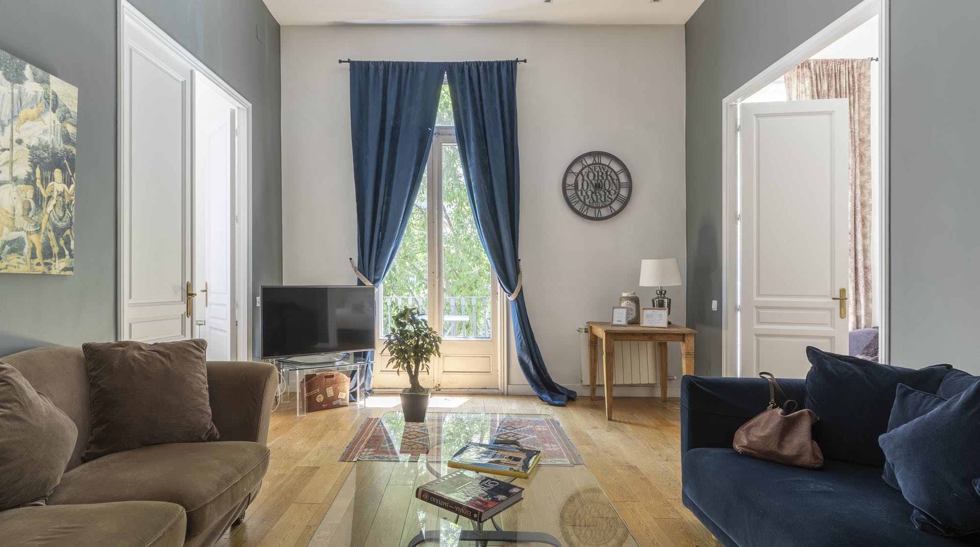 Villa Esmeralda Rovira Eixample: Stylish 2-Bedroom Apartment Rental with Sea Views in Eixample Barcelona