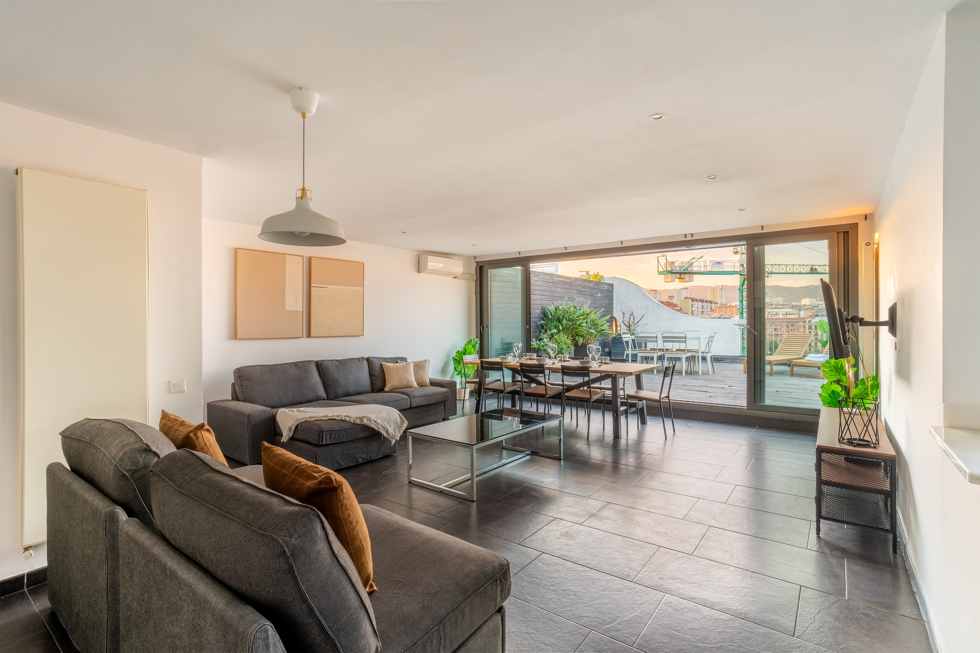 Casa Còrsega Eixample Eixample 2: Spacious 3-Bedroom Apartment with Air Conditioning near Beach, Eixample Barcelona