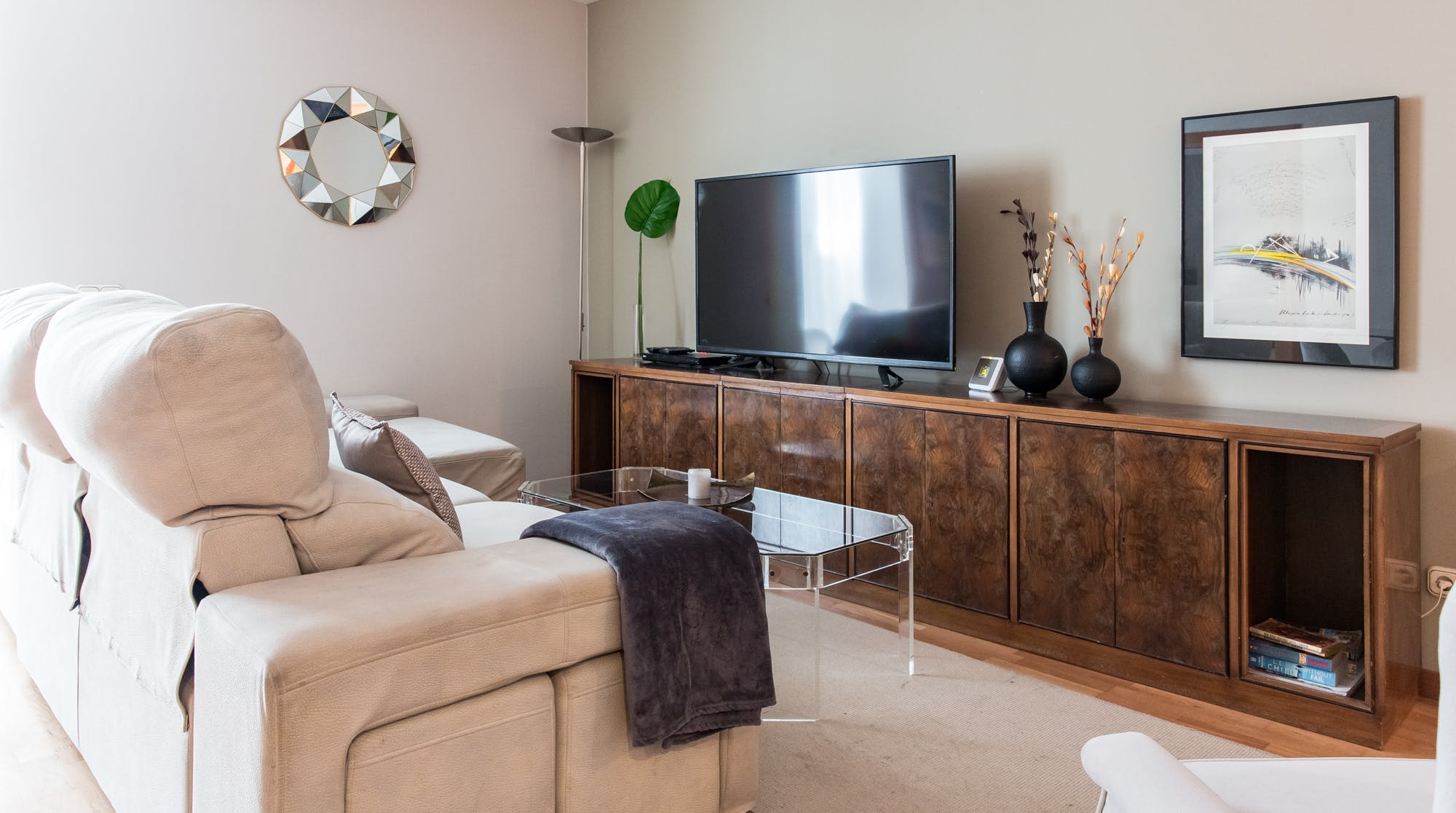 Casa Dreta Eixample: Modern 3-Bedroom Apartment with Sea Views in Eixample, Barcelona