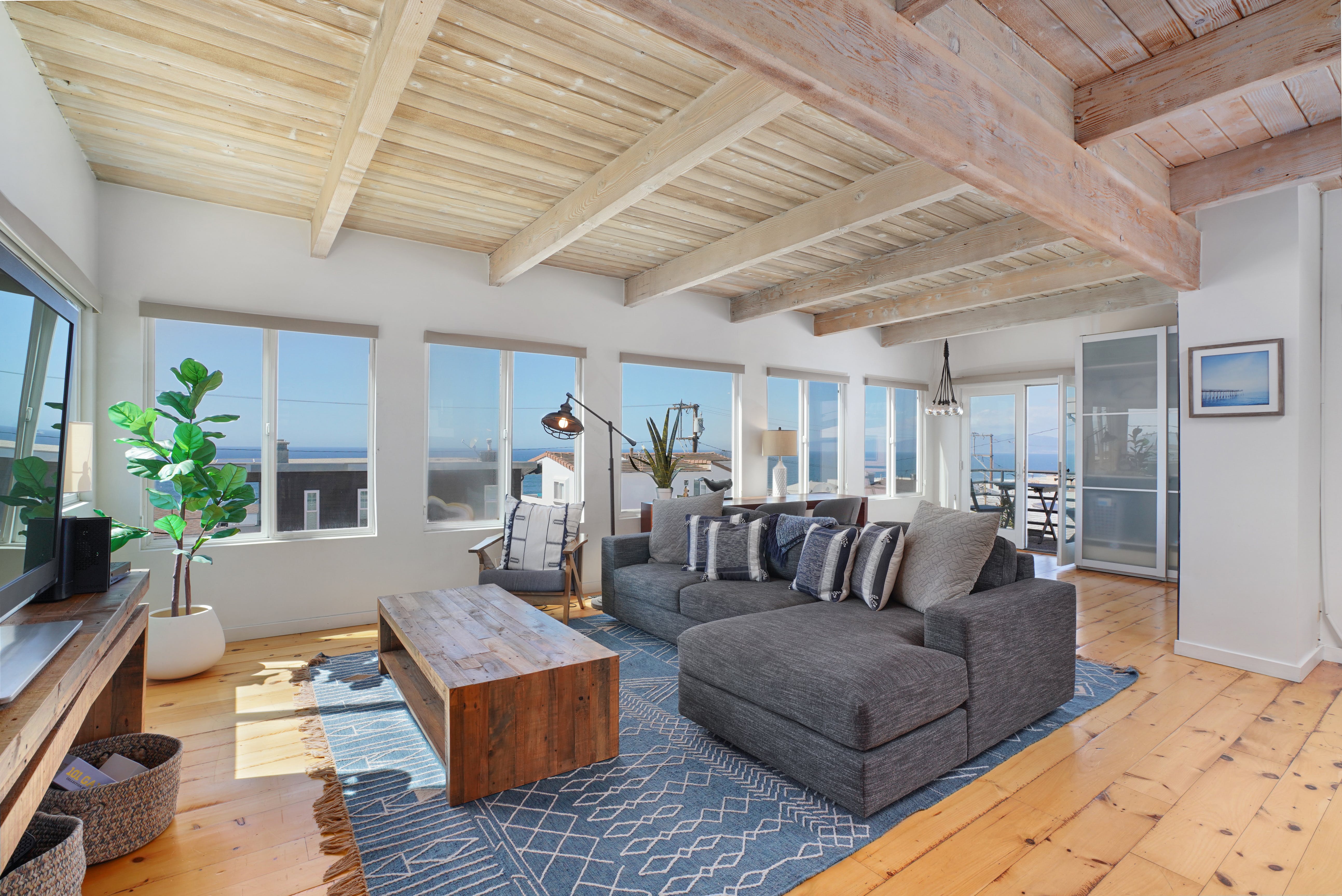 Casa El Porto Manhattan Beach: Luxury 2-Bedroom Apartment with Ocean Views and Beachfront, Manhattan Beach