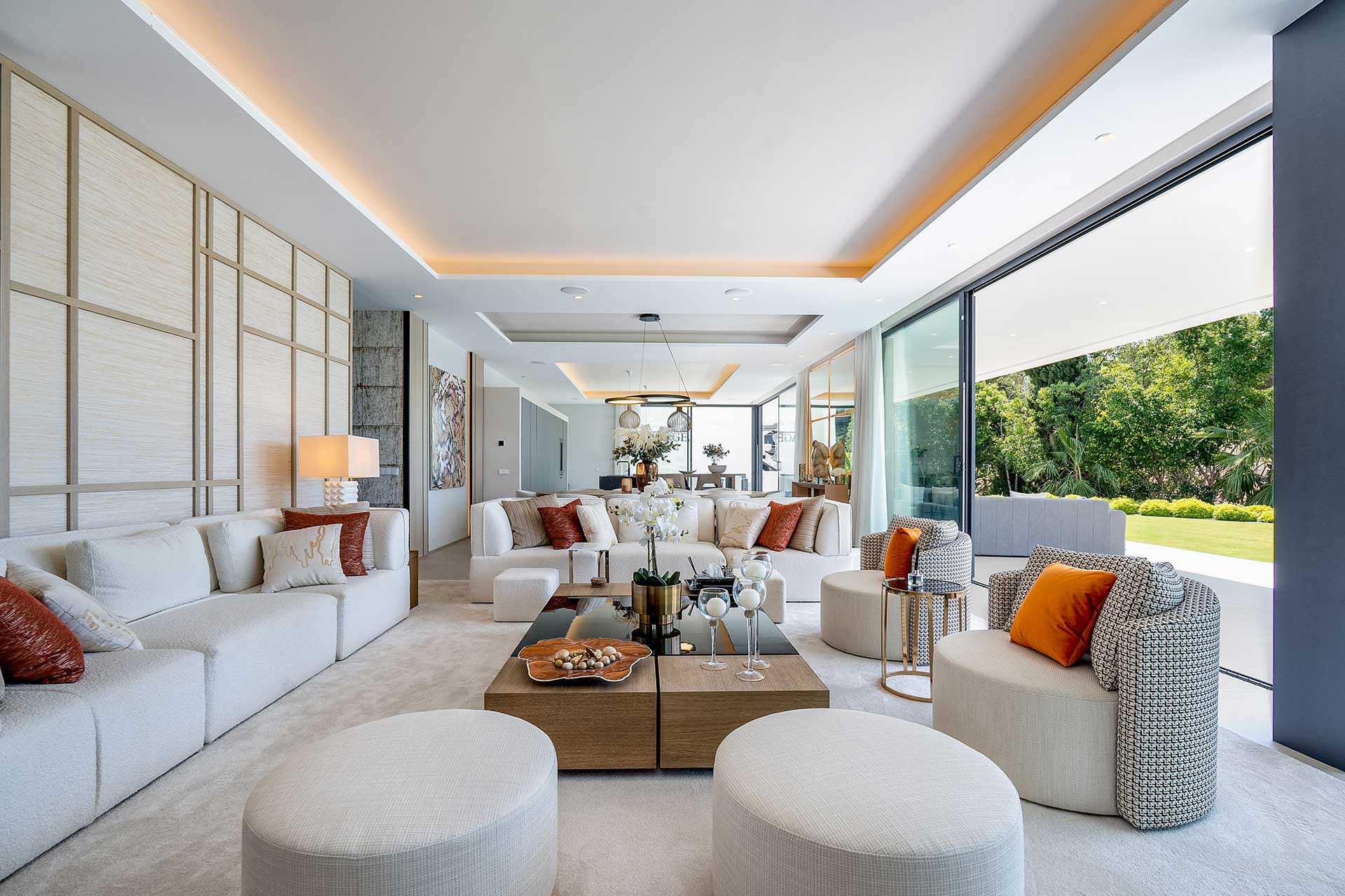 Villa Esmeralda Nagüeles Marbella: Spacious 7-Bedroom Luxury Apartment with Sea View and Pool, Marbella
