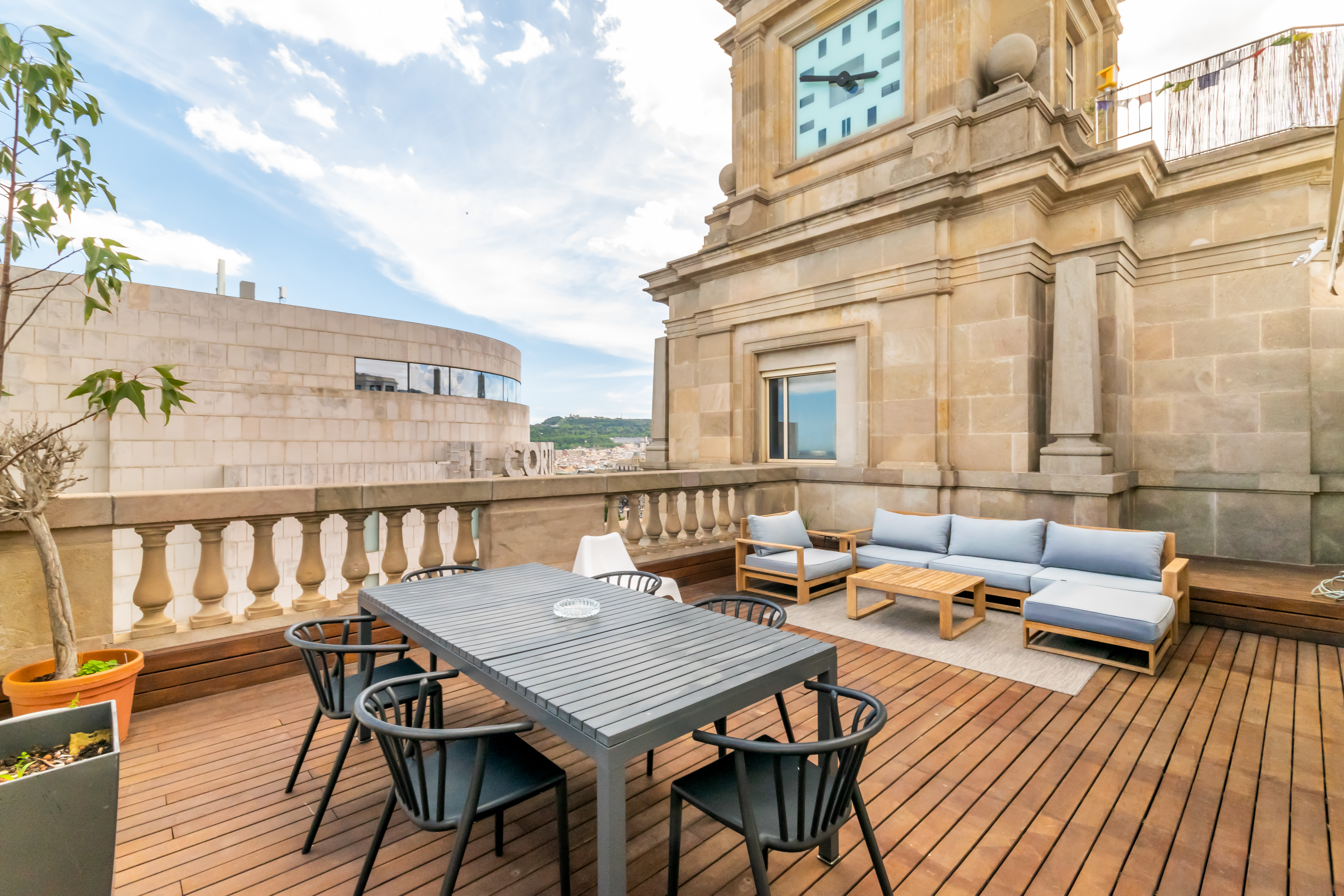 Casa Entença Eixample: Stylish 2-Bedroom Penthouse Rental with Terrace and Seaview, Eixample Barcelona