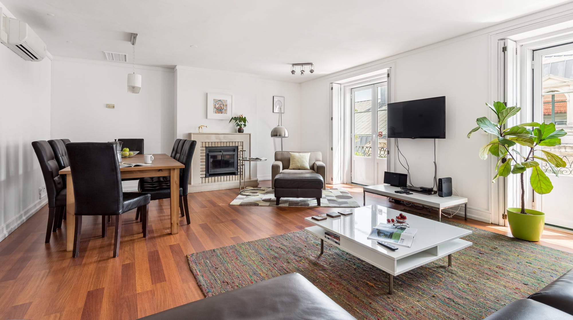 Casa Fado Chiado: Spacious 3-Bedroom Apartment with Family-Friendly Features, Lisbon Chiado
