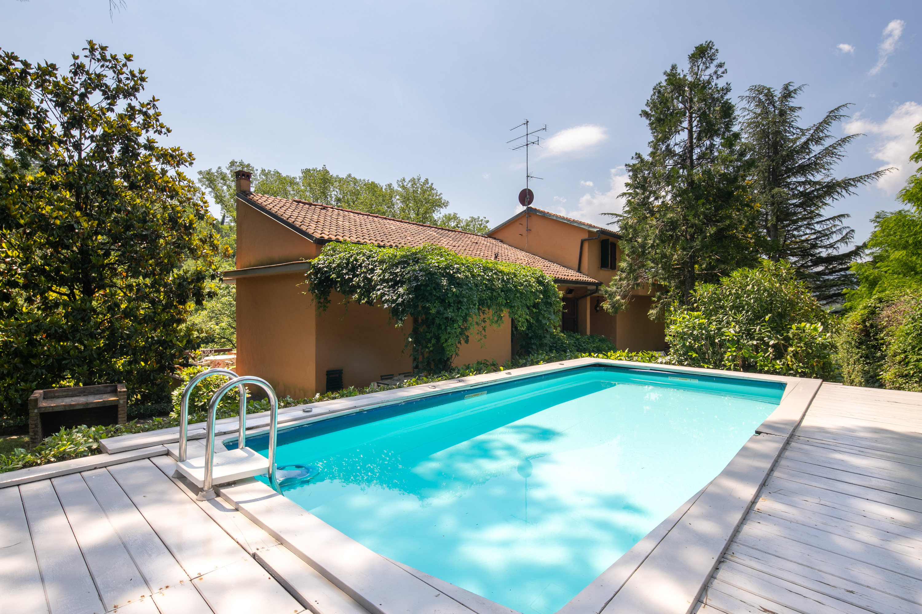 Villa Amaranto Cattolica Mugello: Spacious 5-Bedroom Apartment with Private Pool and Family Facilities, Mugello Tuscany
