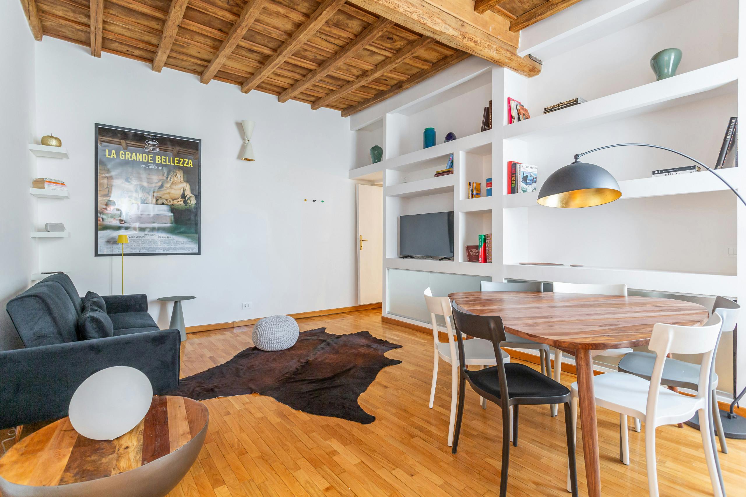 Villa Smeraldo Orti di Napoli Campo de’ Fiori: Charming 2-Bedroom Apartment Rental with Air Conditioning in Campo de’ Fiori, Rome