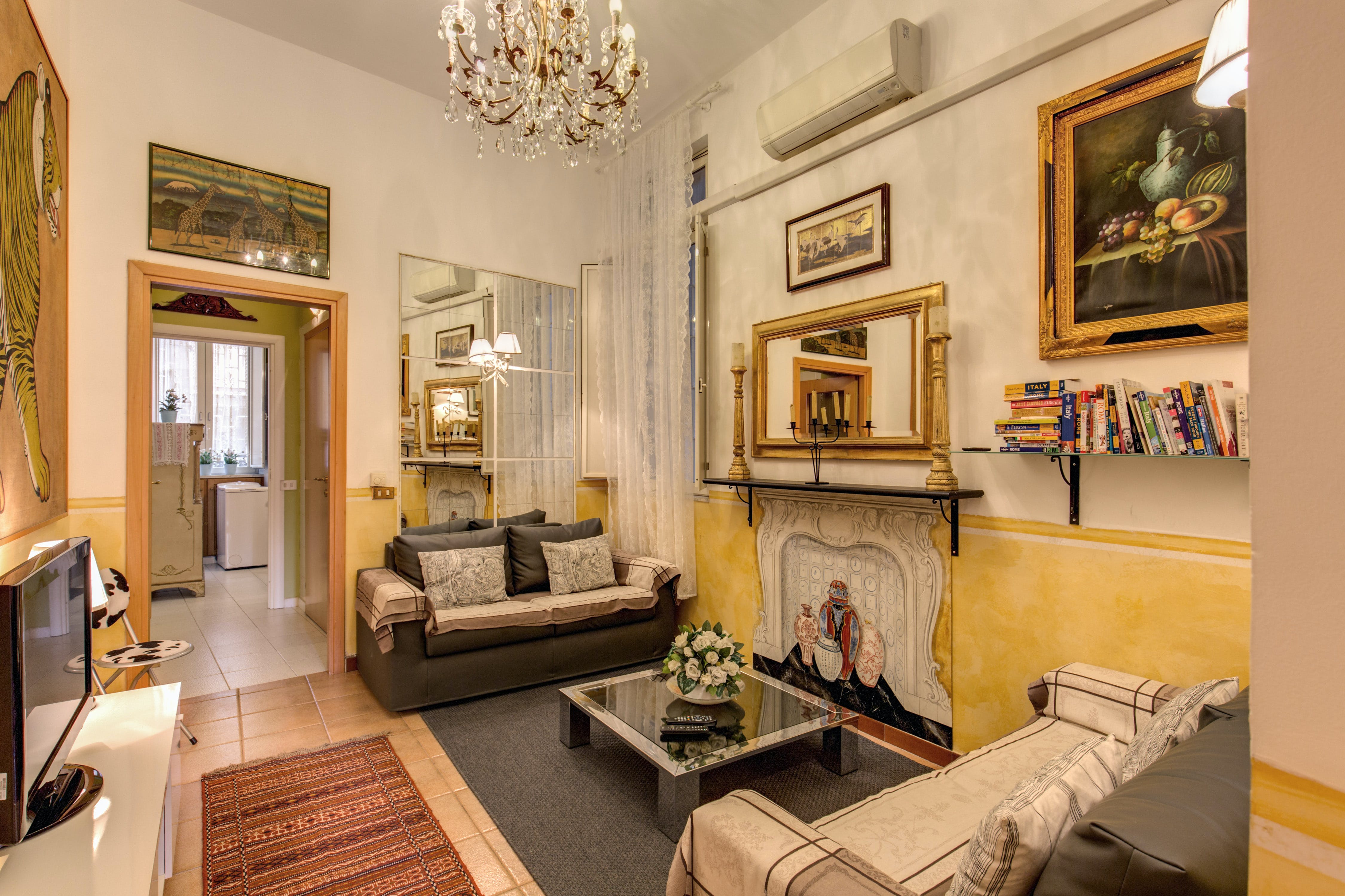 Casa Fiora Campo: Stylish 2-Bedroom Apartment Rental with Air-Con in Campo de’ Fiori, Rome