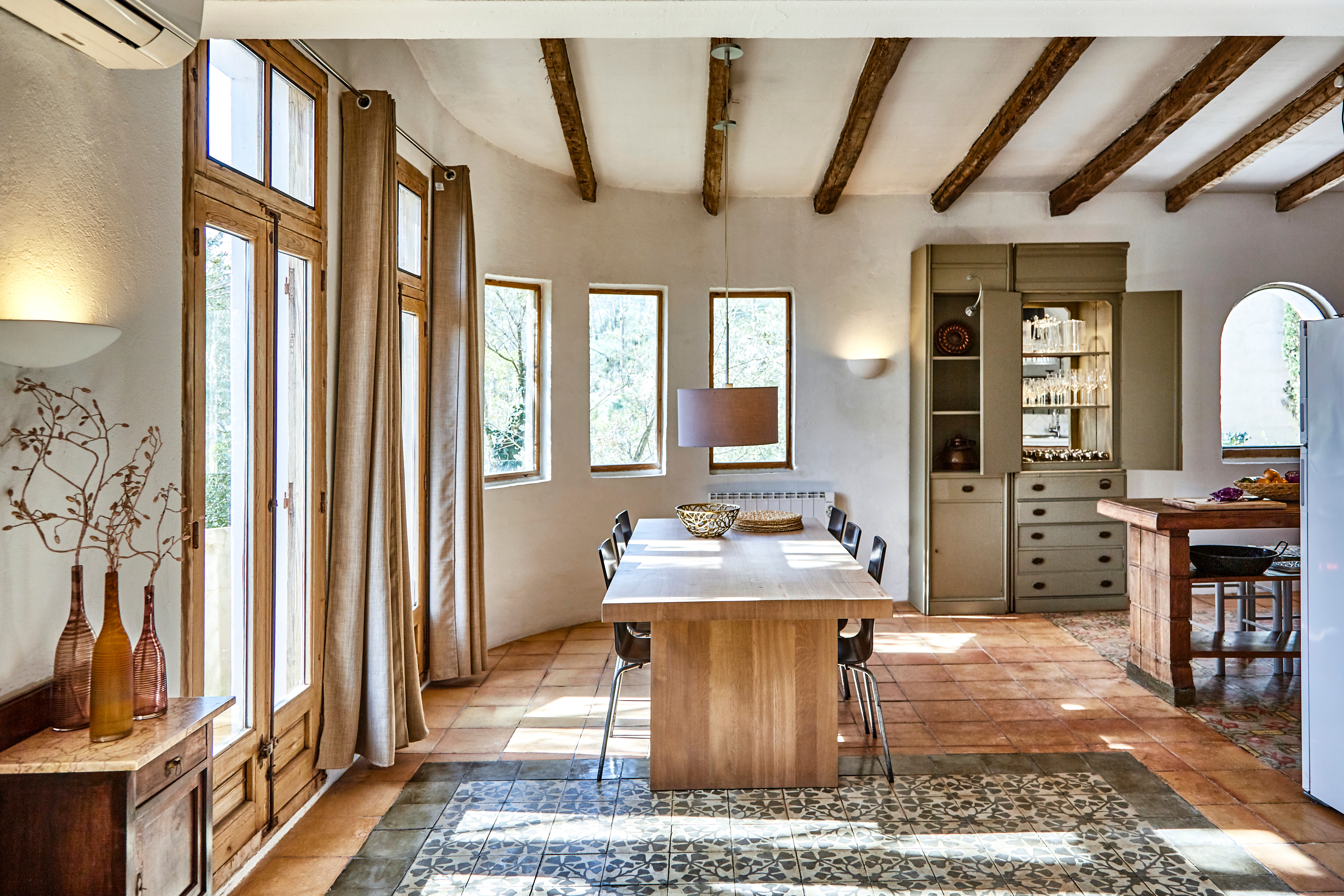 Villa Solano Horta Catalonia: Luxury 4-Bedroom Apartment with Seaview and Pool, Barcelona