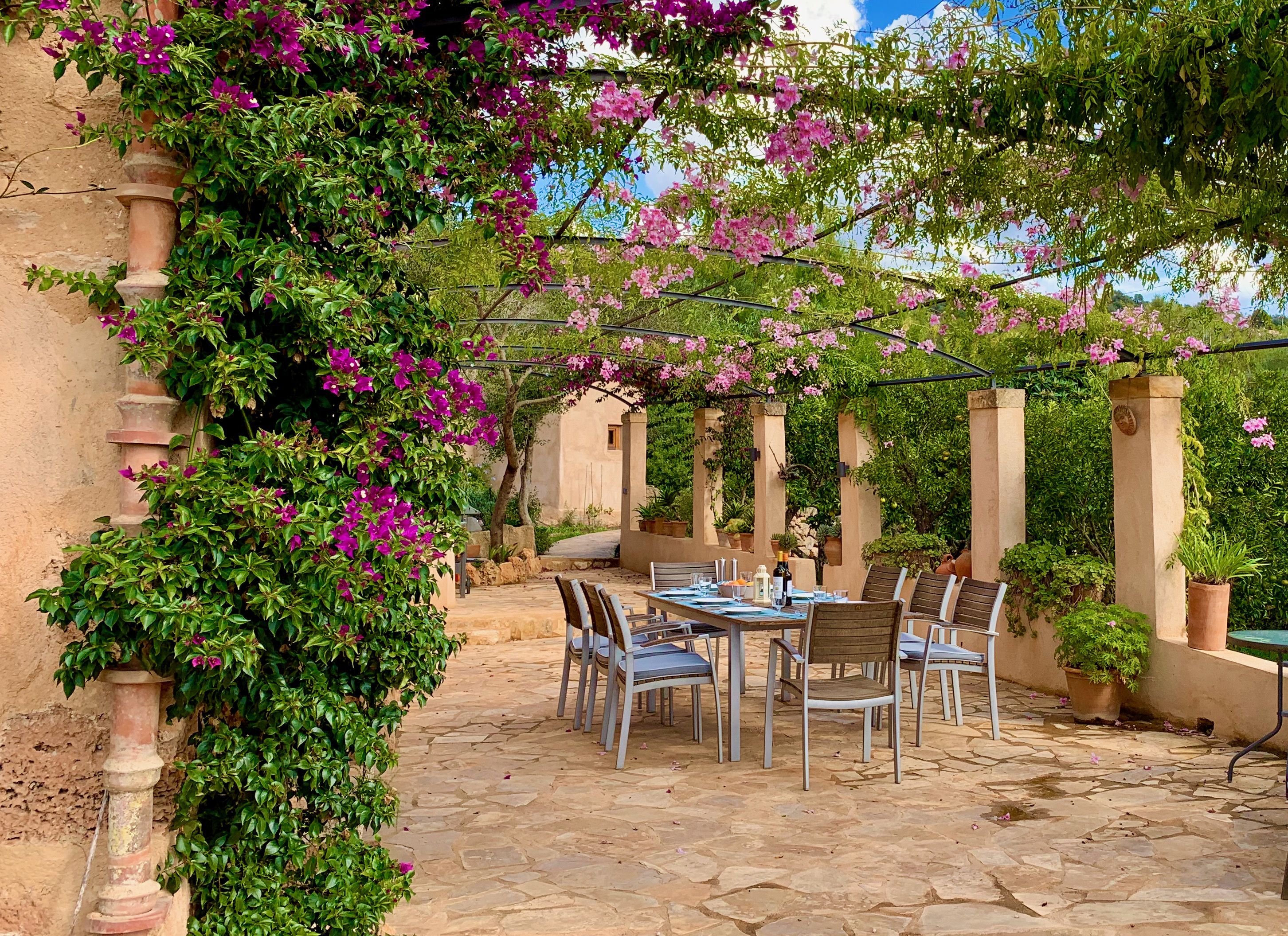 Villa Esmeralda Caló des Moro Llevant: Spacious 4-Bedroom Golf Villa Rental with Pool and Sea Views, Mallorca