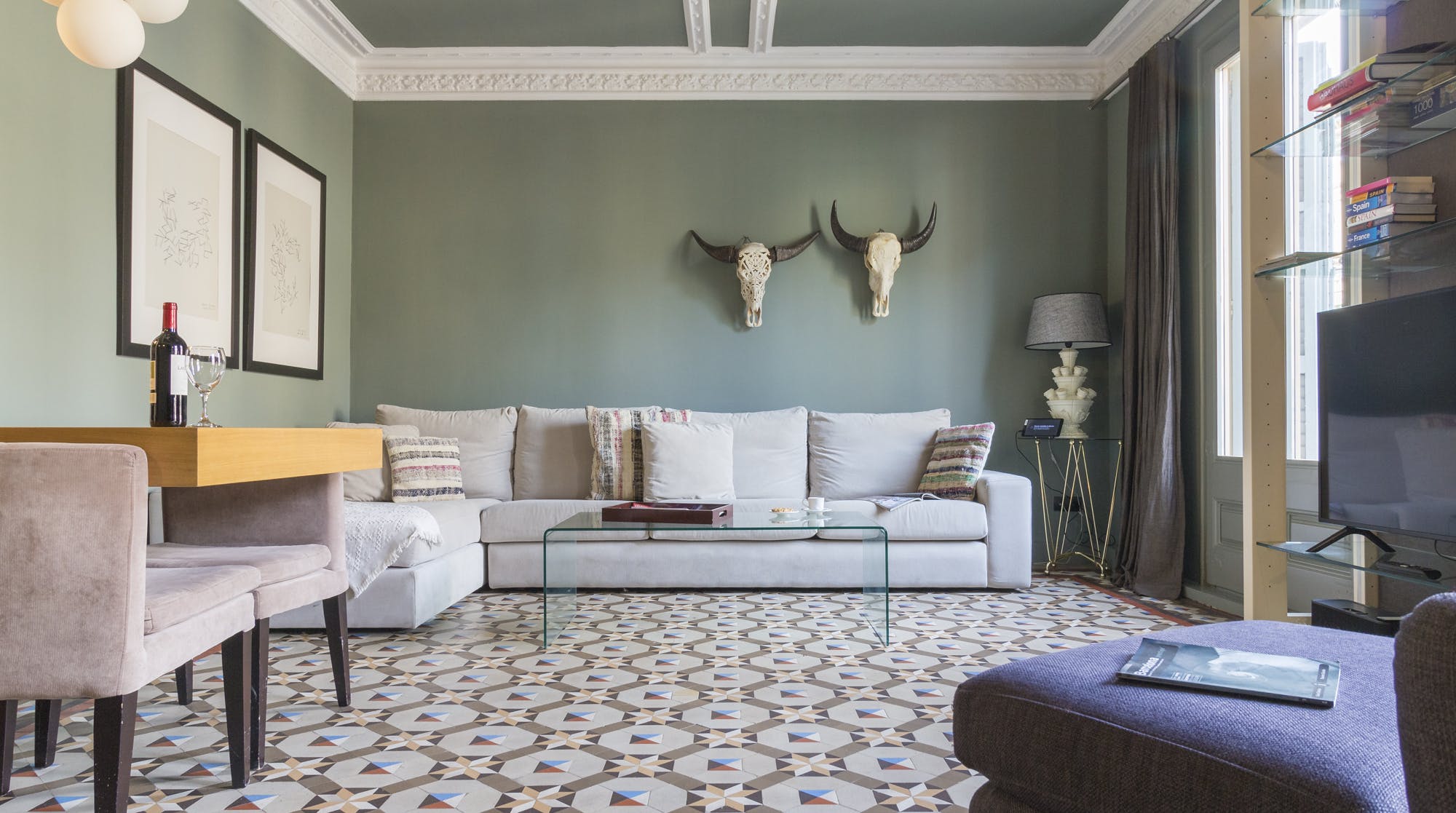 Villa Garbí Mandri Eixample: Modern 2-Bedroom Apartment with Sea Views and Air-Con, Eixample Barcelona