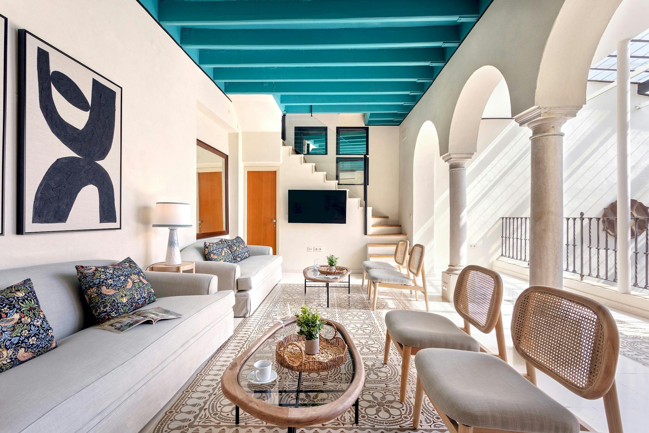 Villa Llevant La Campana Alfalfa: Luxury 6-Bedroom Villa with Rooftop Terrace, Alfalfa Sevilla
