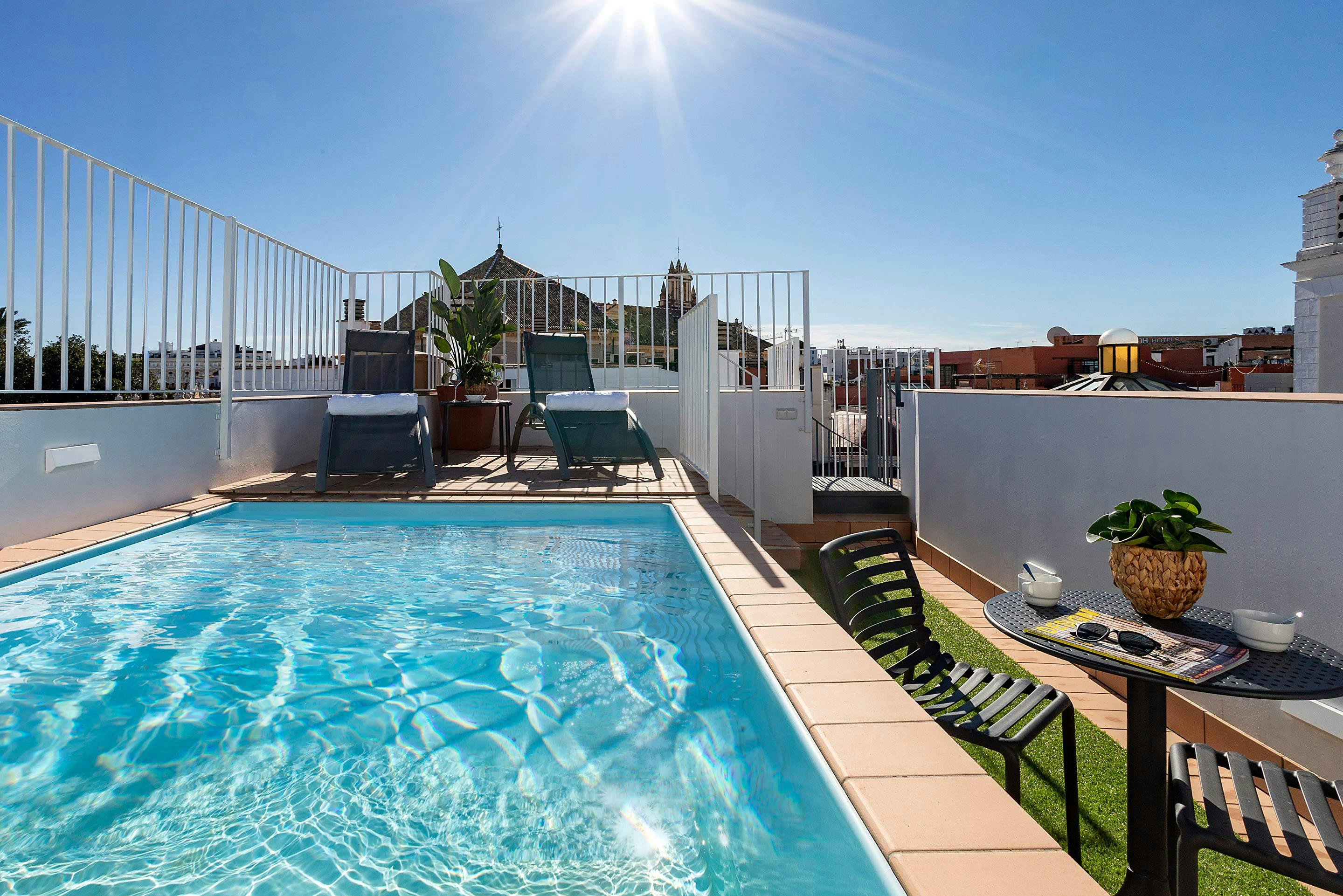 Villa Bermejo Triana Seville: Charming 2-Bedroom Apartment with Private Pool in Historic Sevilla