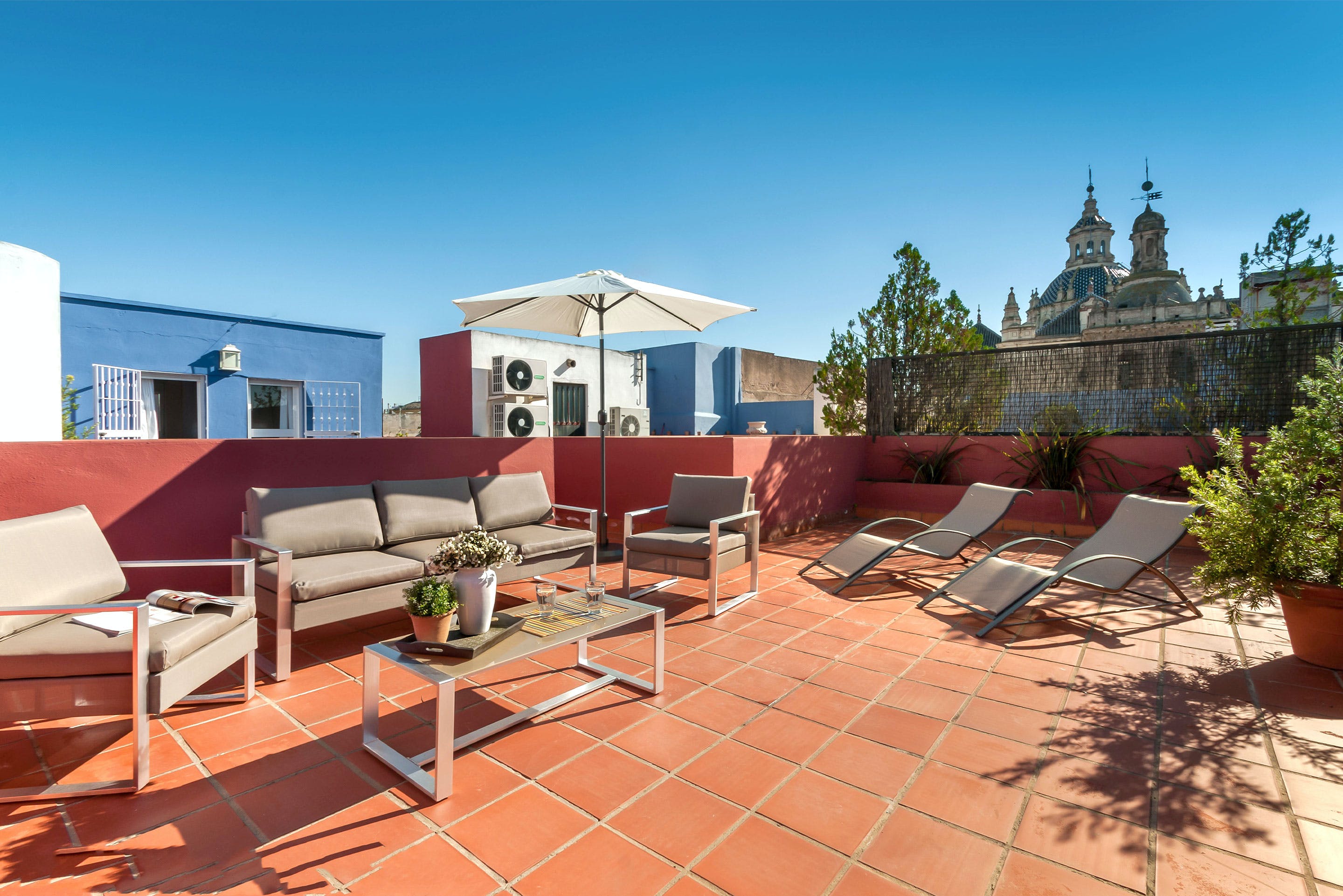 Villa Mestral Triana Centro: Spacious 4-Bedroom Apartment with Private Terrace, Sevilla Centro