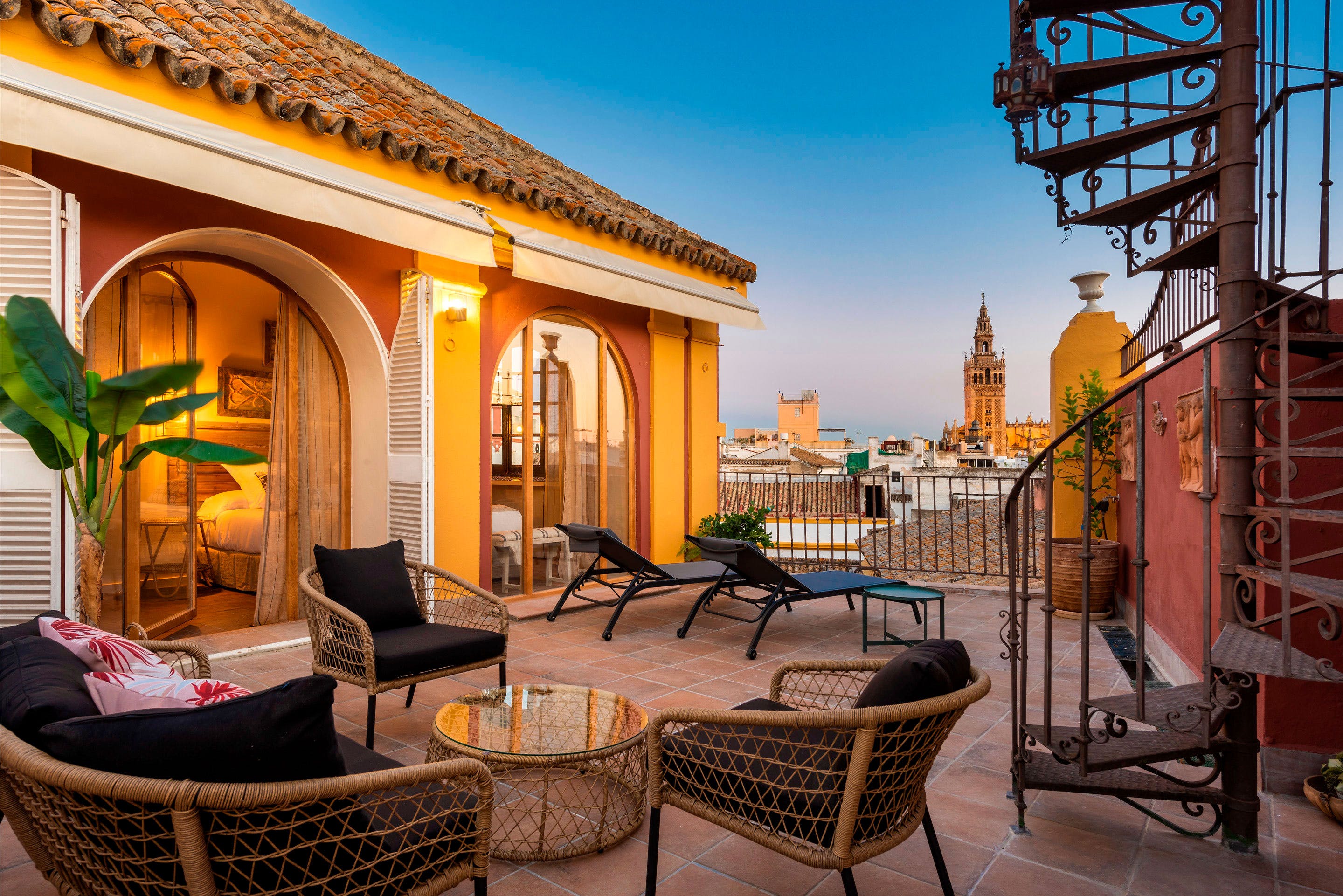 Villa Bermejo Alameda Centro: Luxury 3-Bedroom Apartment with City Views, Sevilla Centro