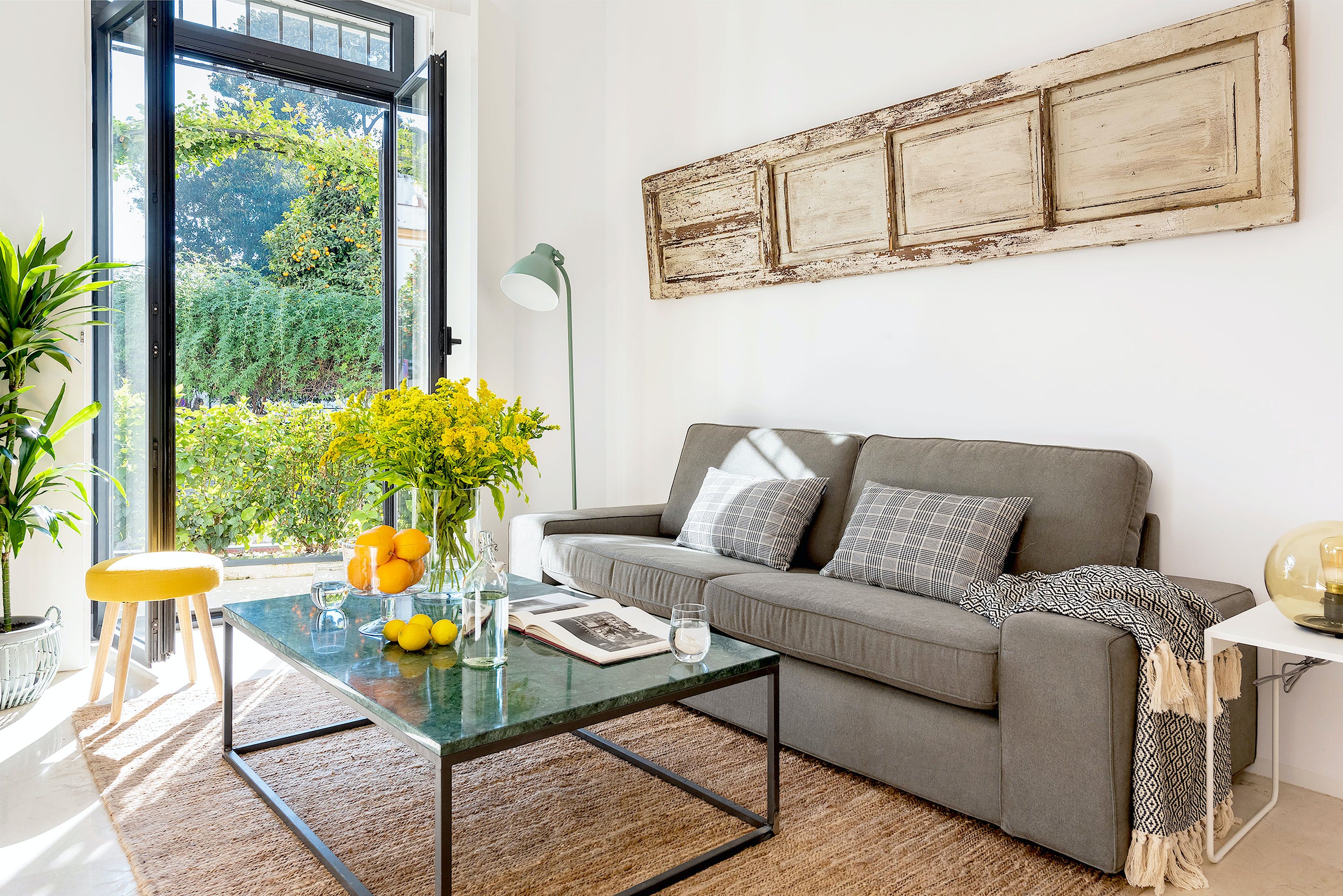 Villa Mestral Miramar Santa Cruz: Elegant 3-Bedroom Apartment Rental with Air Conditioning in Sevilla Santa Cruz