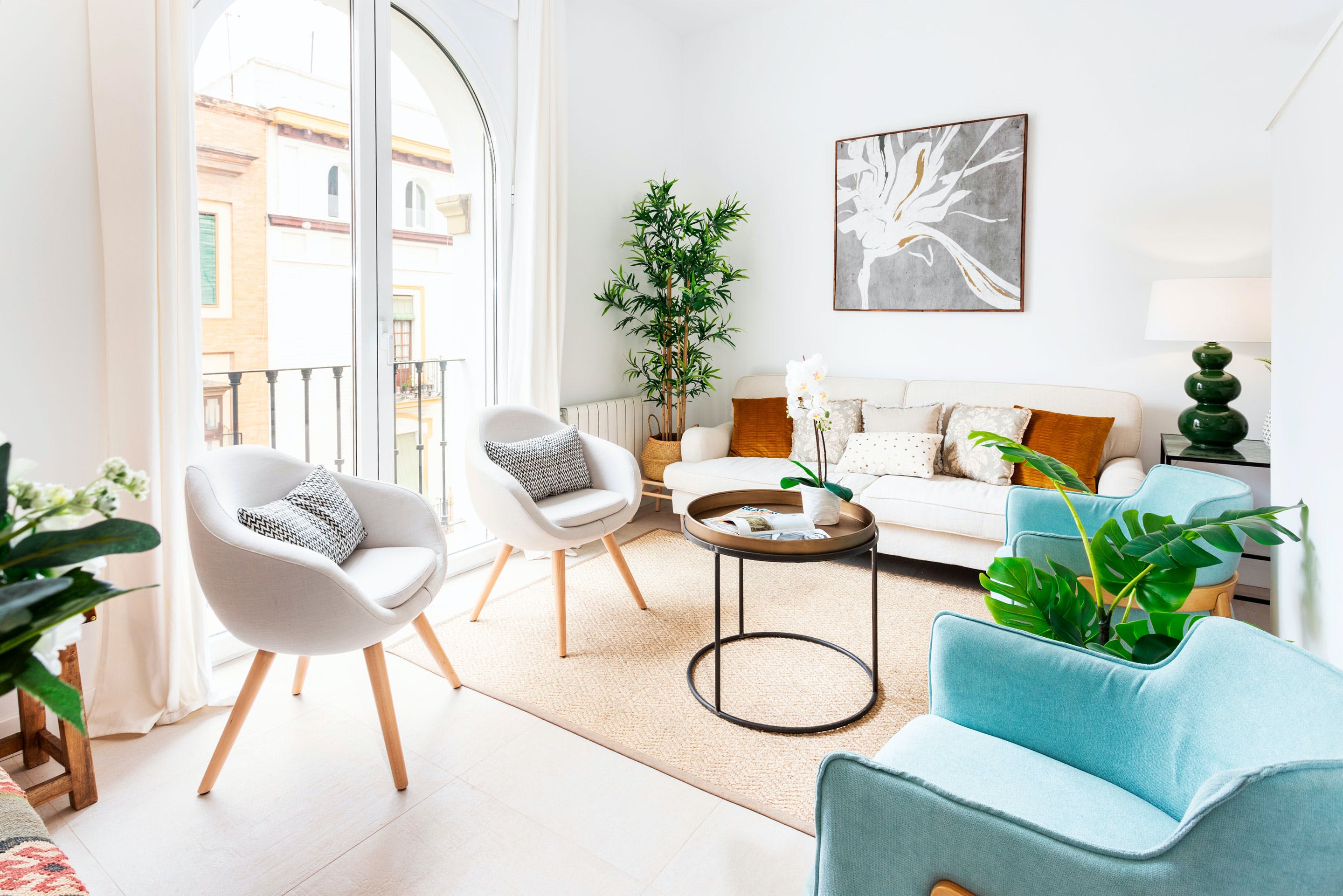 Villa Esmeralda Miramar Santa Cruz: Spacious 4-Bedroom Apartment Rental with Air-Con in Sevilla Historic Centre