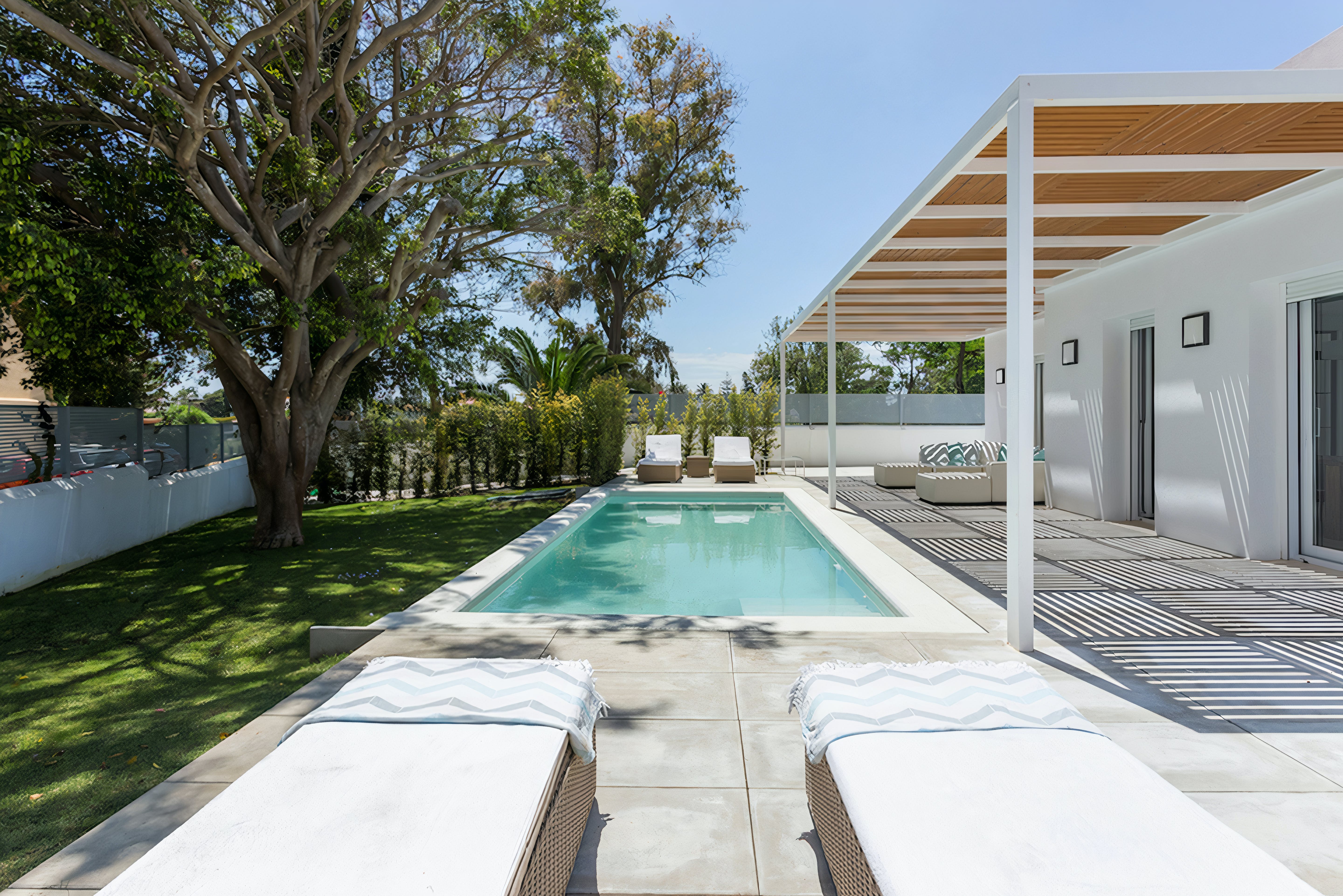Villa Solano Huerta San Pedro de Alcántara: Spacious 4-Bedroom Apartment with Pool and Sea Views, San Pedro de Alcántara