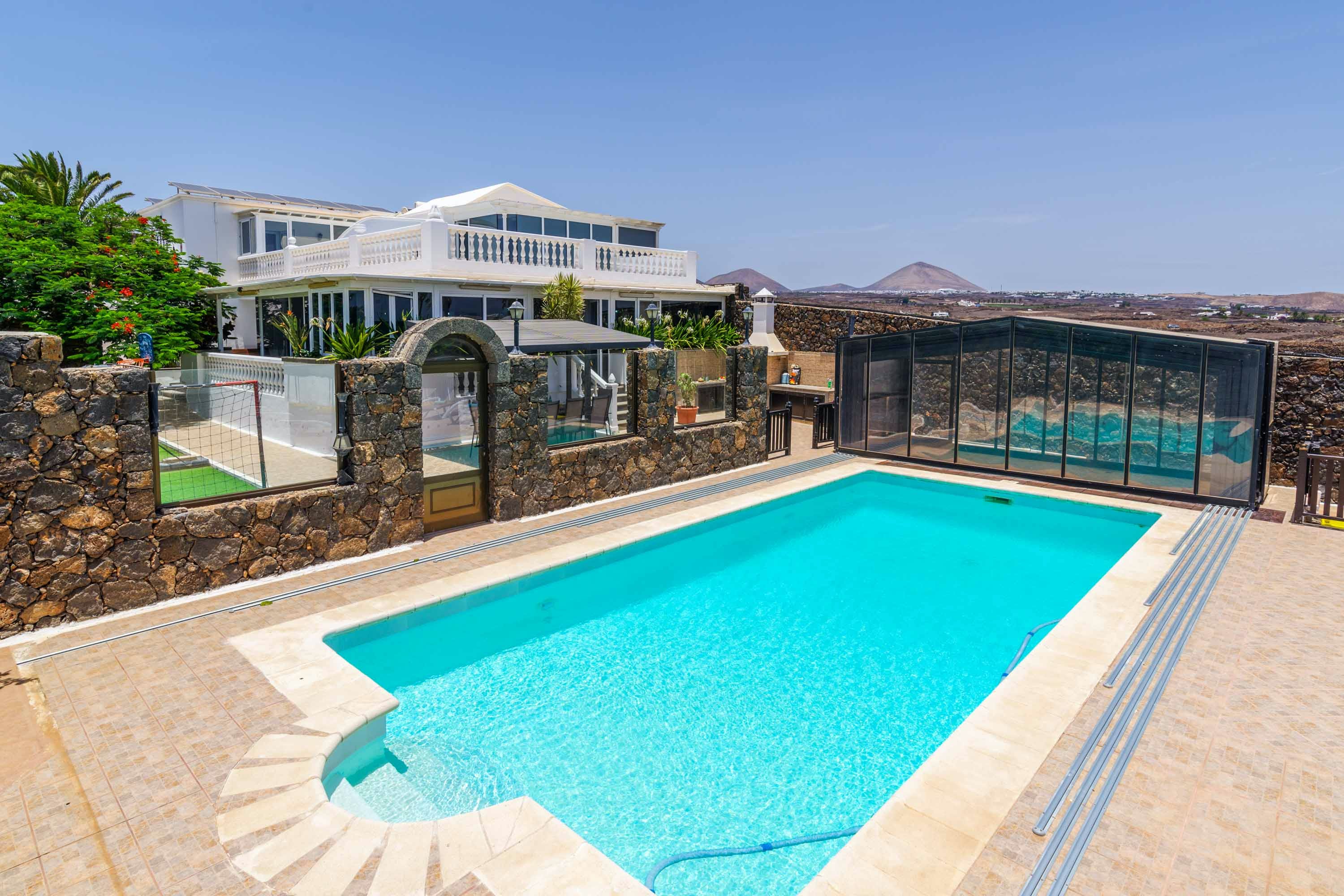 Villa Garbí Guatiza Lanzarote: Spacious 4-Bedroom Apartment with Pool and Sea Views, Las Palmas