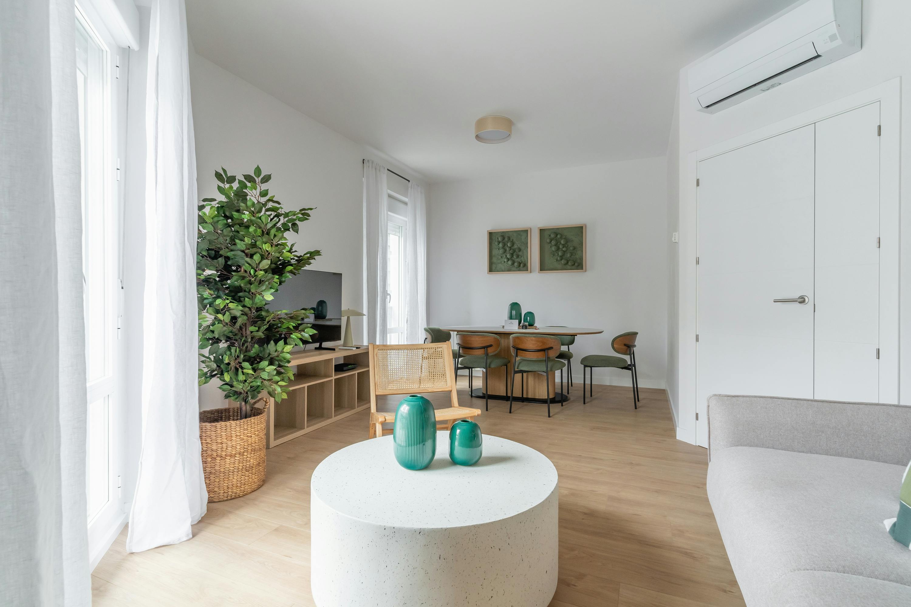 Casa Jerónima Salamanca: Spacious 4-Bedroom Apartment Rental with Air Conditioning in Madrid Salamanca