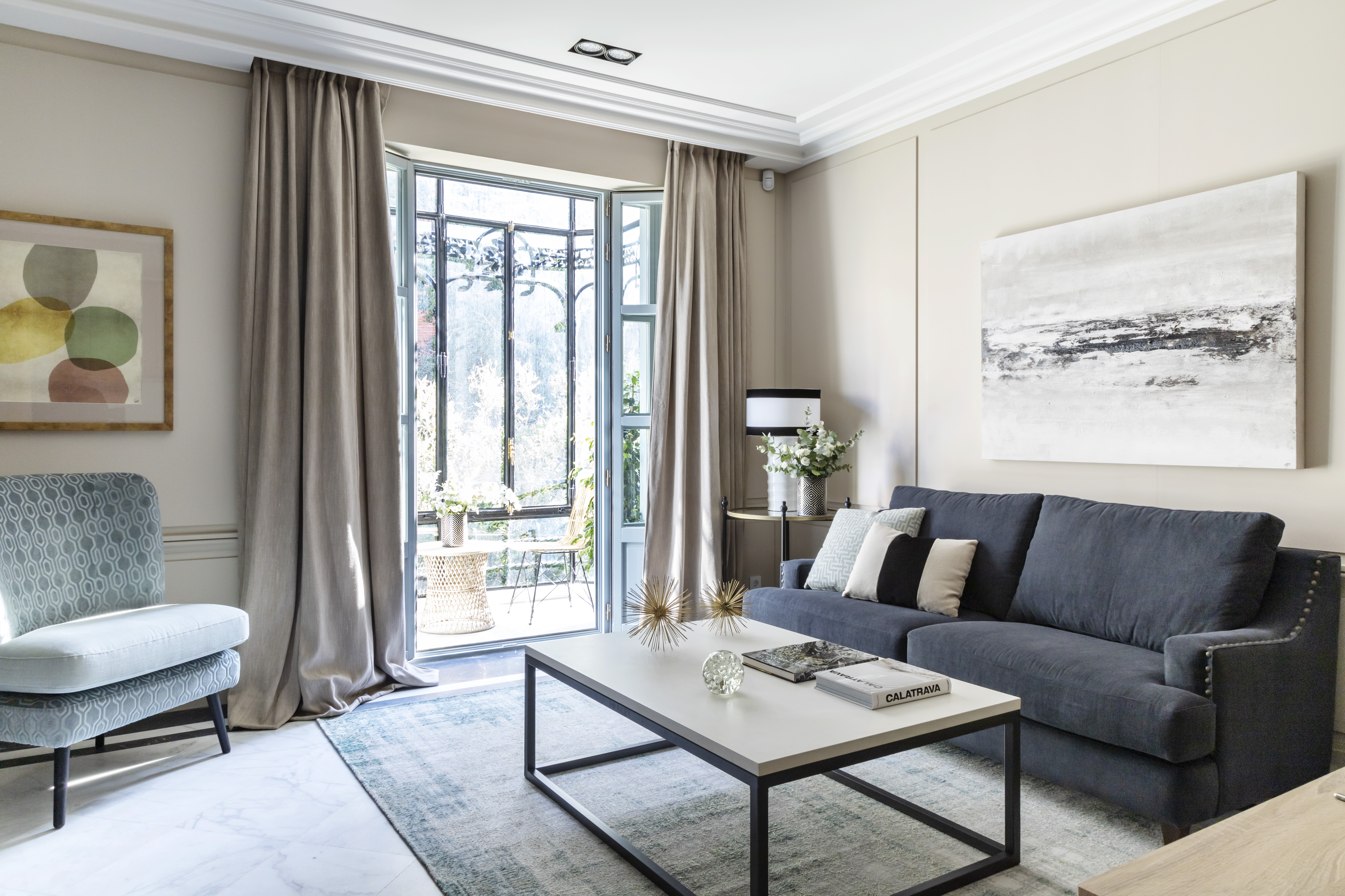 Villa Esmeralda Huerta Salamanca: Elegant 1-Bedroom Apartment with Pool and Sauna in Salamanca, Madrid