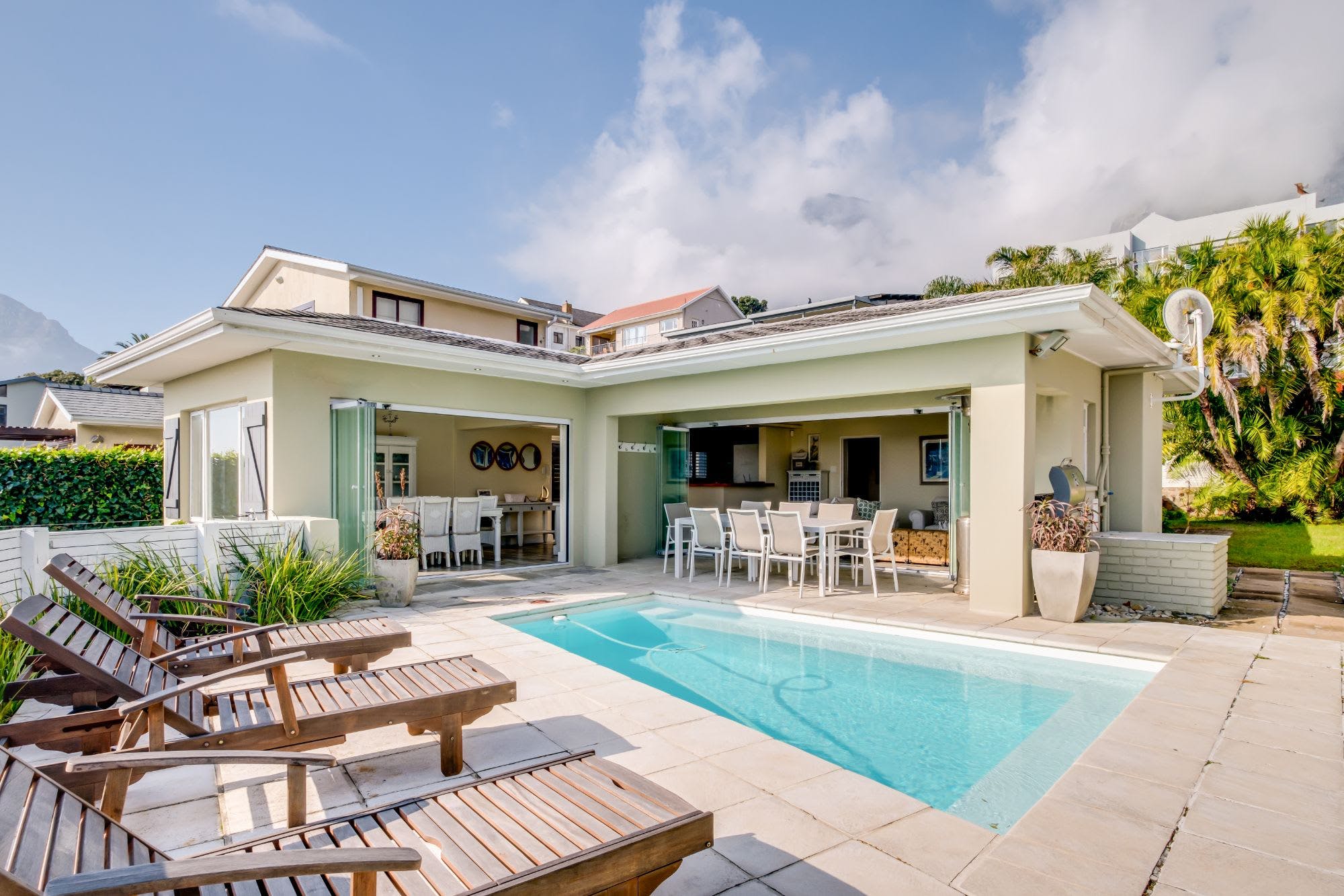 Villa Safira Bakoven Rocklands Bakoven: Spacious 3-Bedroom Apartment Rental with Pool and Sea Views, Bakoven