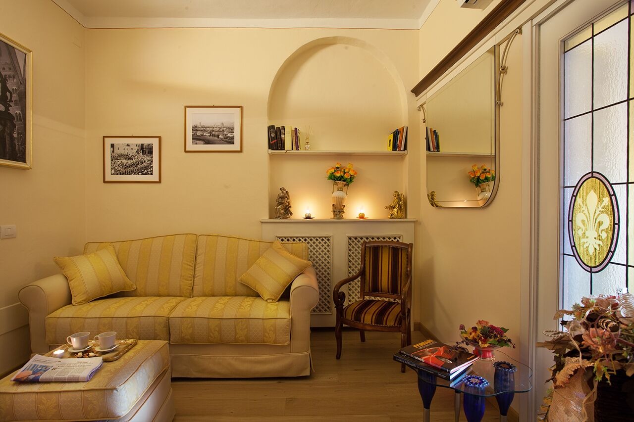 Casa Lampredotto Duomo: Stylish 2-Bedroom Apartment Rental with Rooftop Terrace, Florence Duomo
