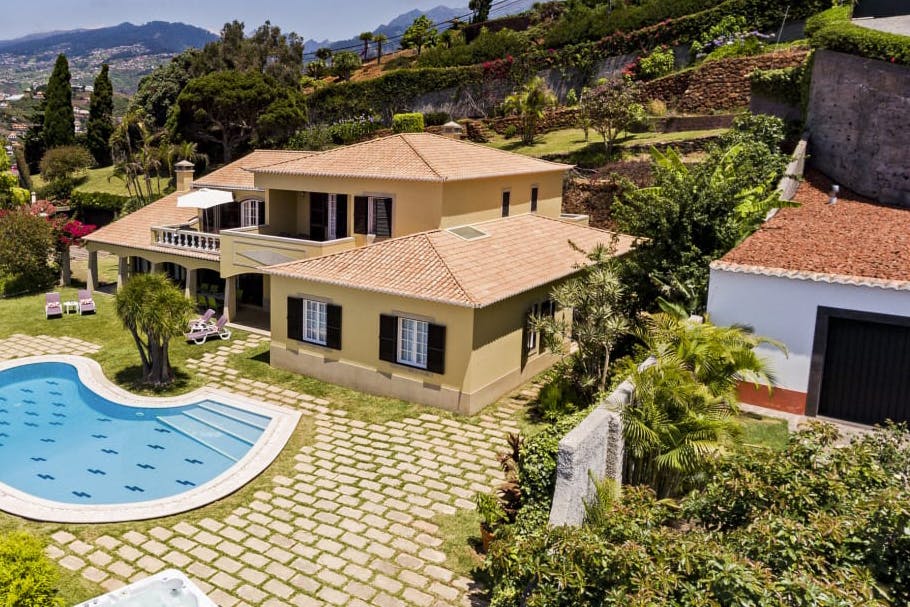 Villa Levante Garajau Madeira: Spacious 5-Bedroom Apartment with Pool and Sea Views, Madeira