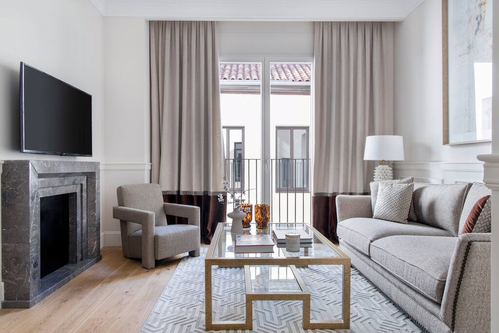 Casa Lavapiés Madrid: Stylish 1-Bedroom Apartment with Pool and Spa Facilities, Apartment Rental Lavapiés