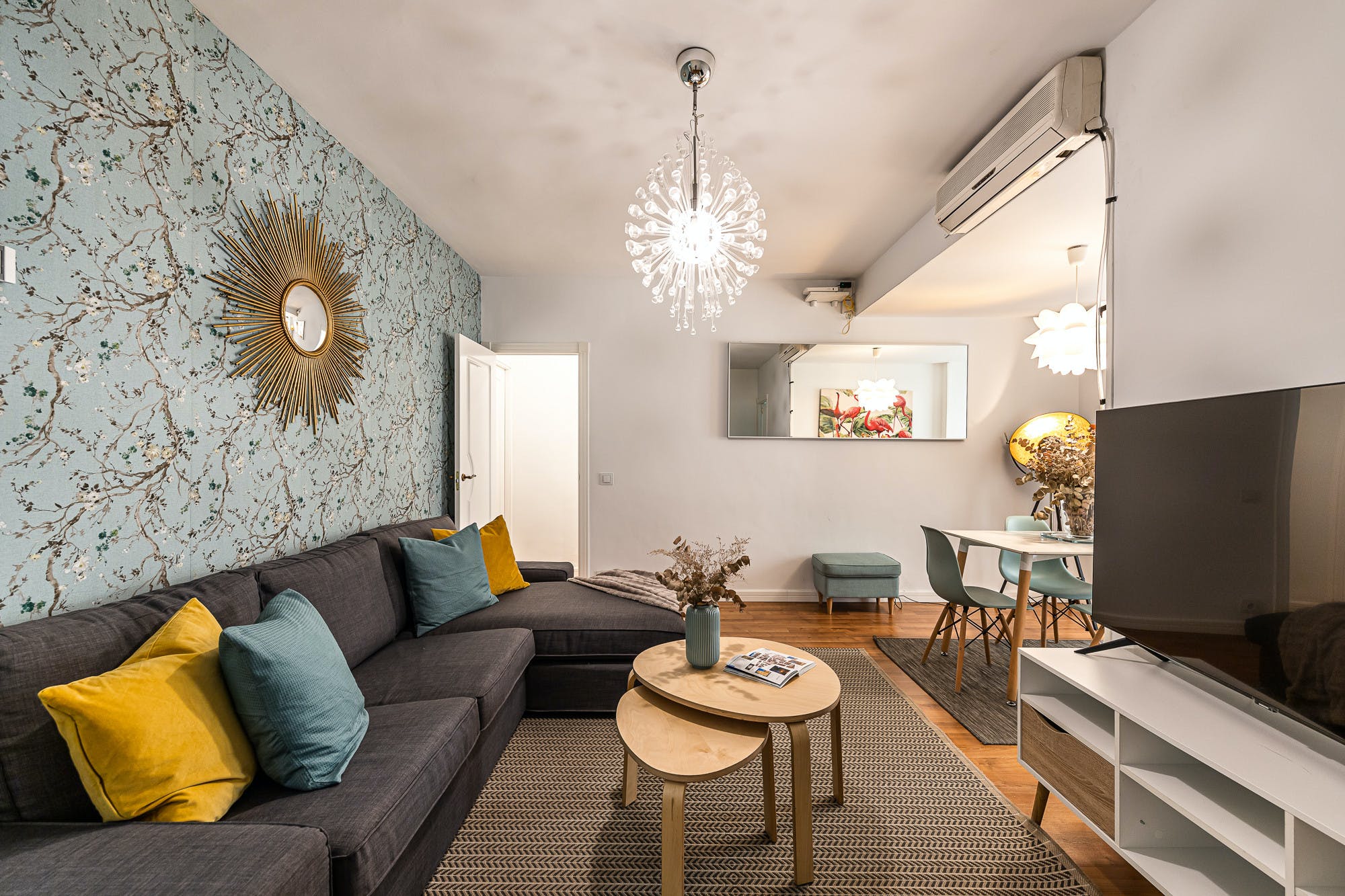 Casa Lavapies Madrid: Stylish 3-Bedroom Apartment Rental with Air-Con in Lavapiés, Madrid