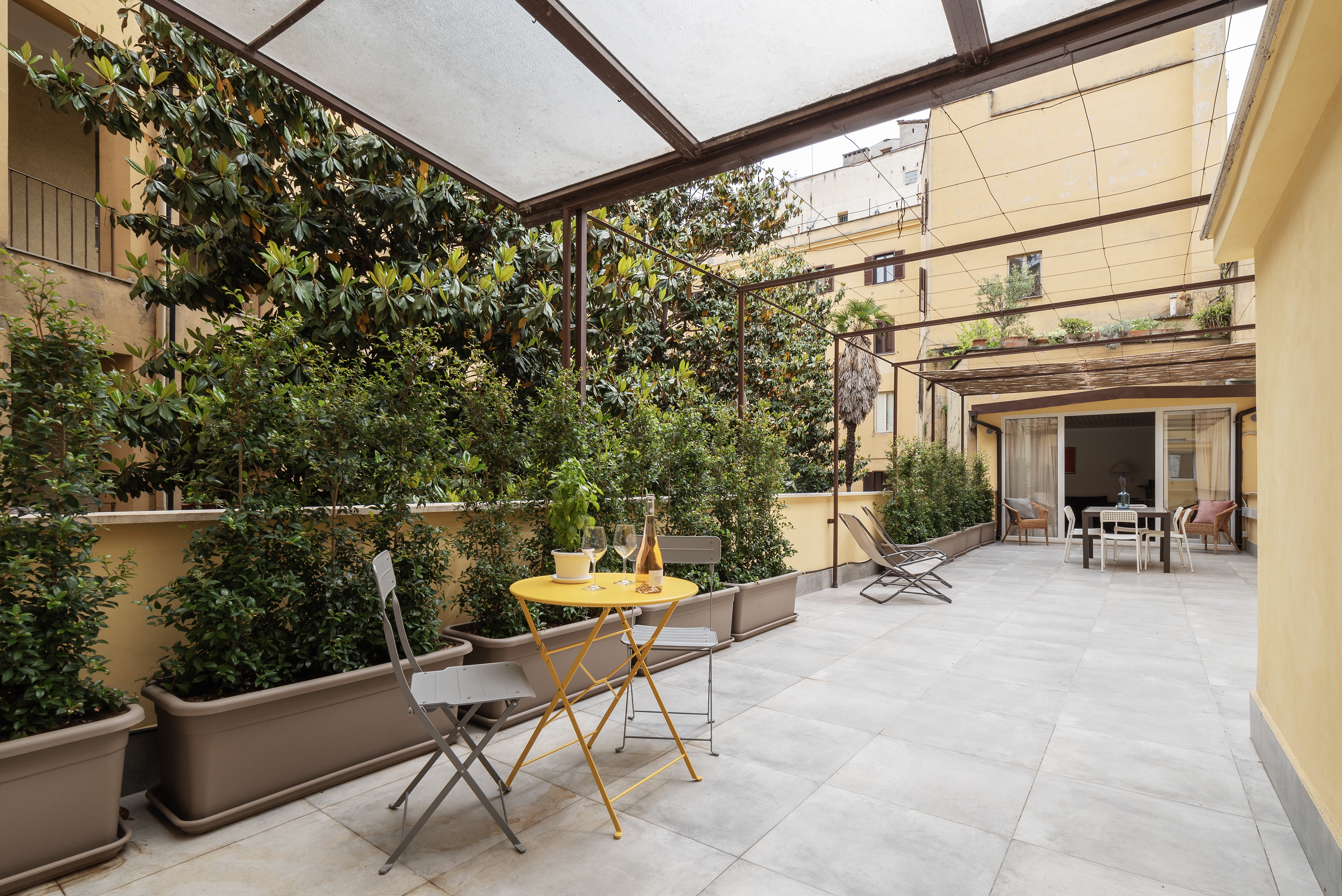 Casa Leonina Roma: Stylish 2-Bedroom Apartment with Private Terrace, Apartment Rental Vatican