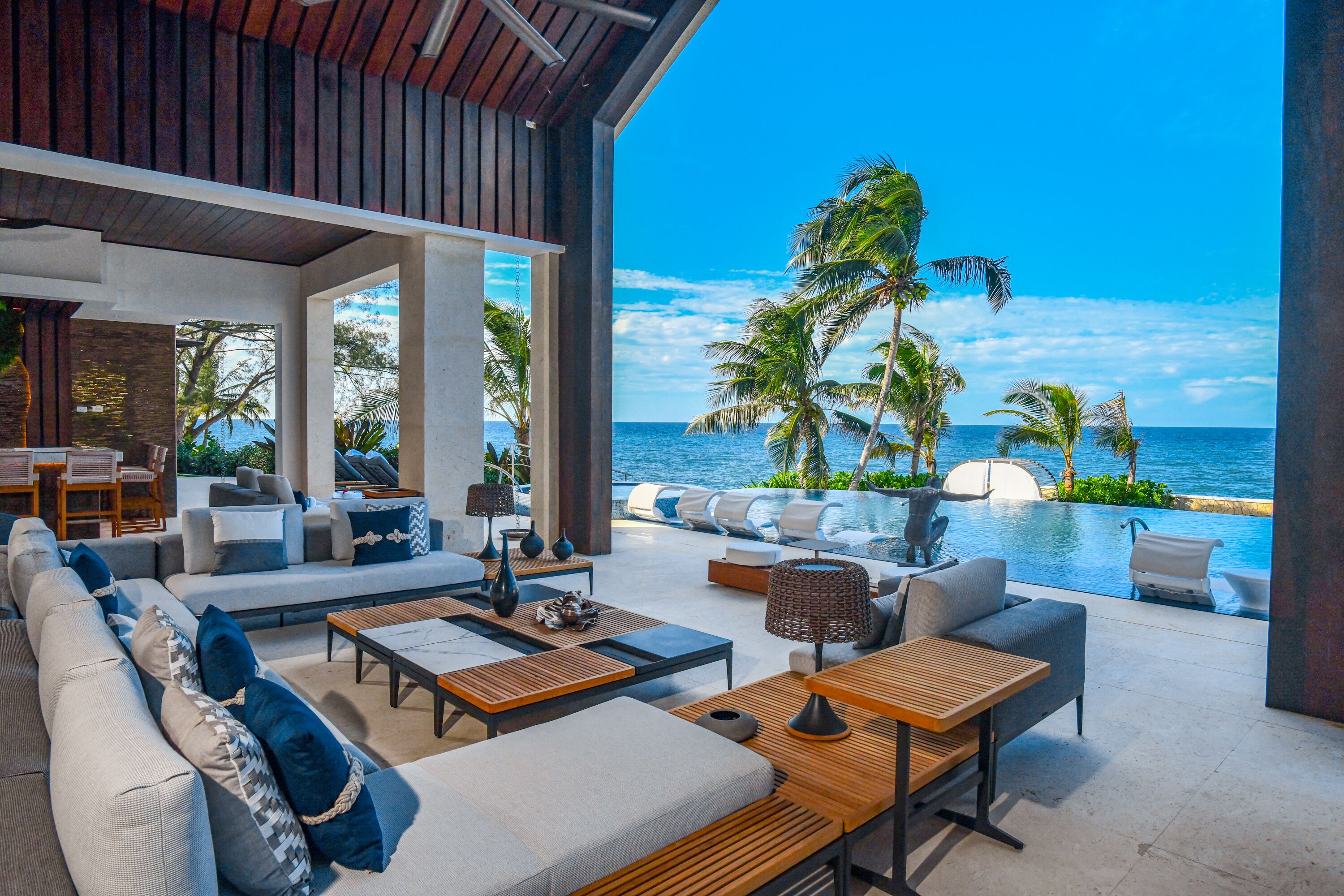 Casa Lignum Montego: Luxury 7-Bedroom Apartment with Seaview and Infinity Pool, Jamaica